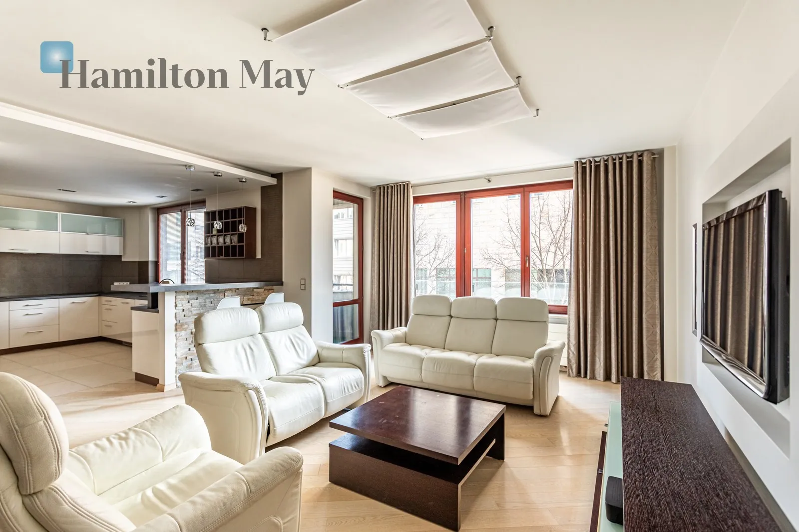 A unique three-bedroom apartment within the vicinity of the Warsaw Spire - slider