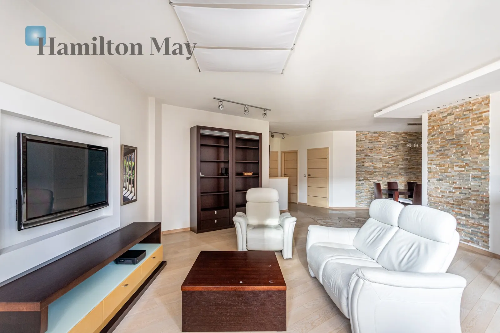 A unique three-bedroom apartment within the vicinity of the Warsaw Spire - slider