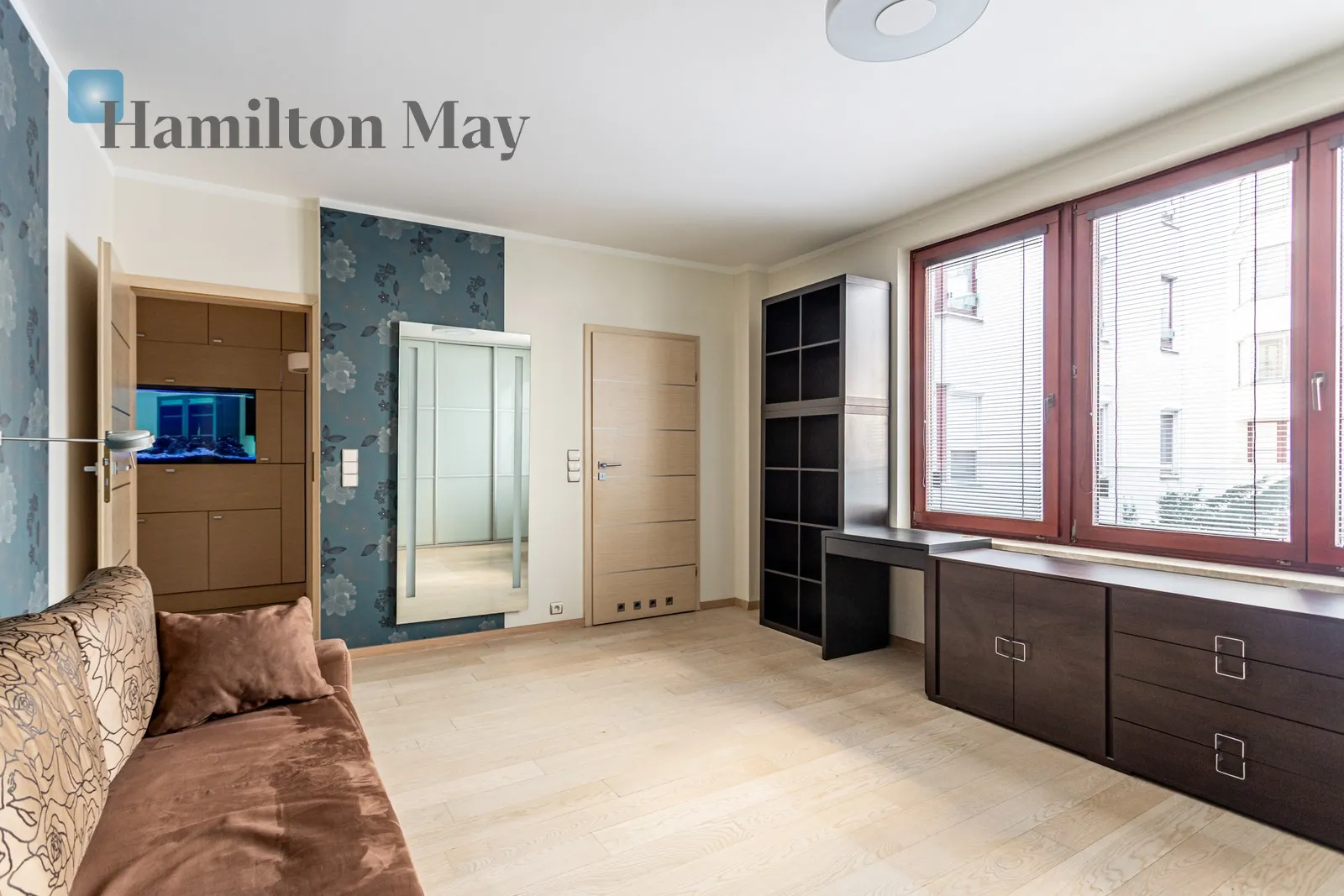 A unique three-bedroom apartment within the vicinity of the Warsaw Spire - slider