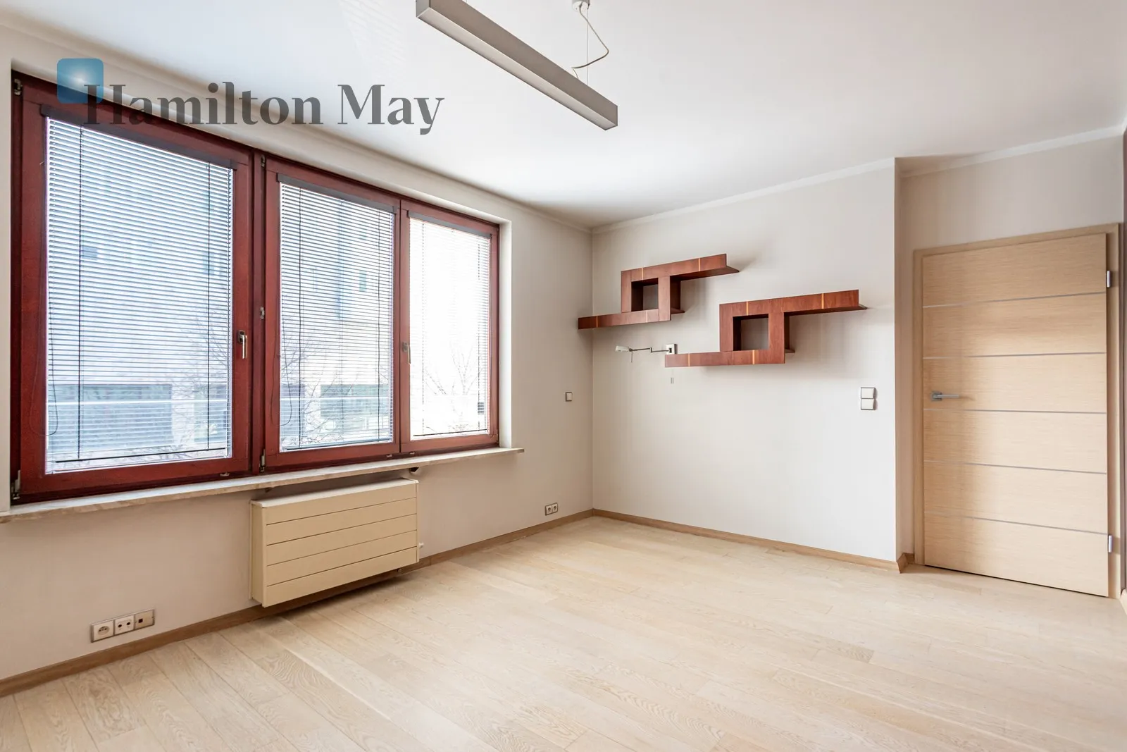 A unique three-bedroom apartment within the vicinity of the Warsaw Spire - slider