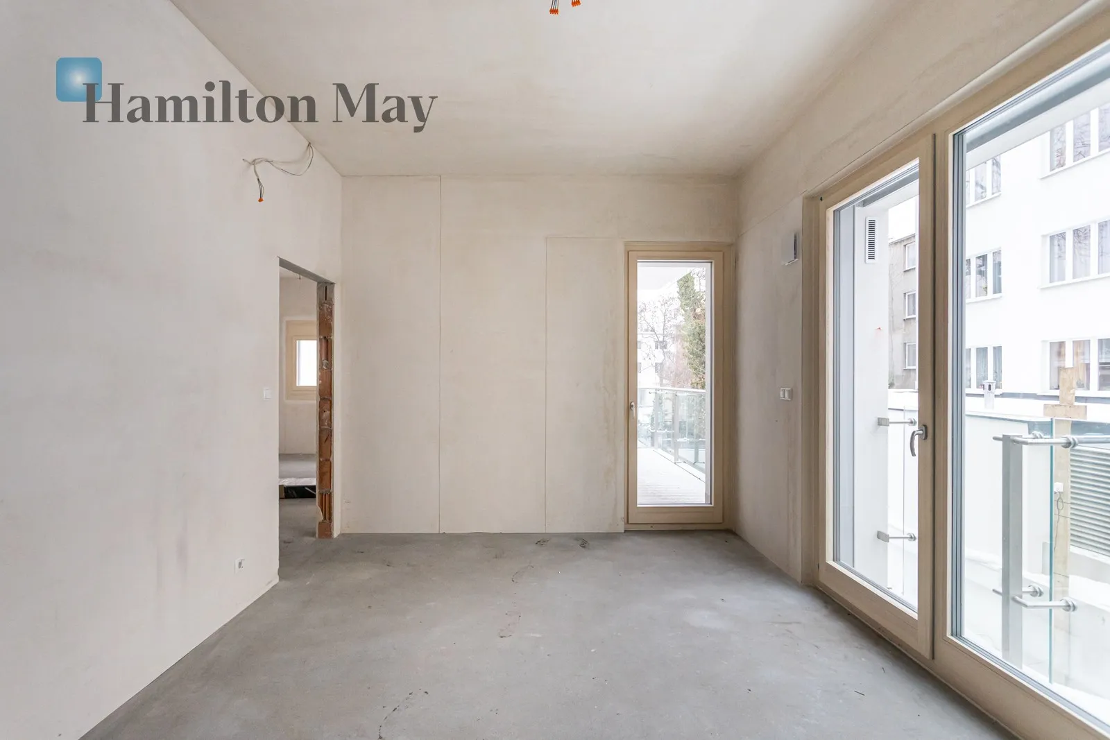 Street: Słoneczna Region: Mokotów Subregion: Stary Mokotów Distance to centre: 2.46 km Level: 2 Price: 1850000 PLN Bedrooms: 1 Bathrooms: 1 - slider