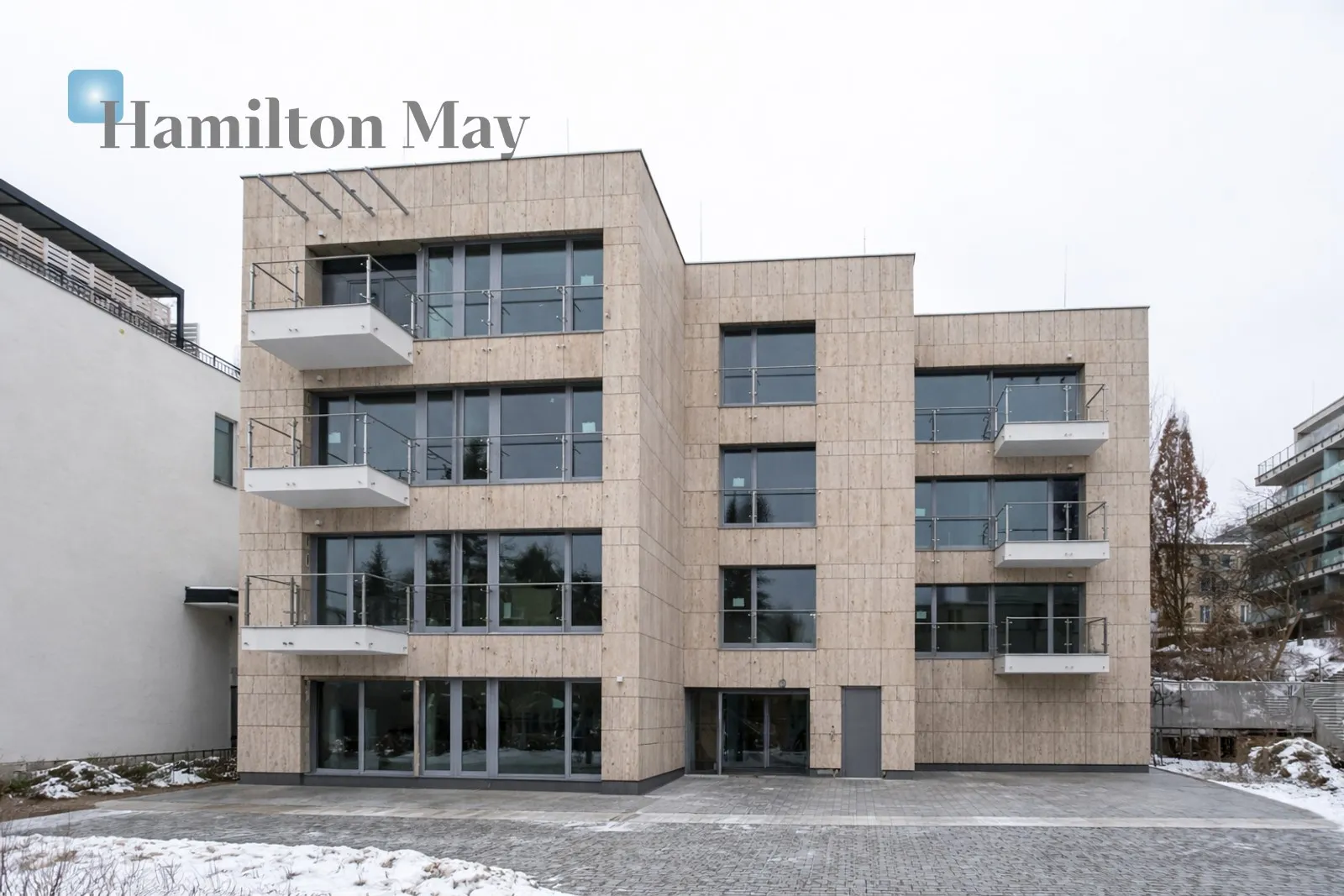 Street: Słoneczna Region: Mokotów Subregion: Stary Mokotów Distance to centre: 2.46 km Level: 2 Price: 1850000 PLN Bedrooms: 1 - slider