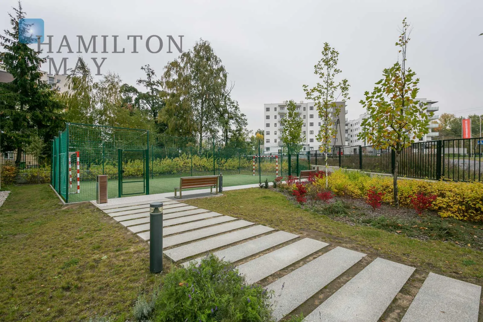A sunny, one-bedroom, apartment in an elegant apartment building with a reception lodge and a gym - slider