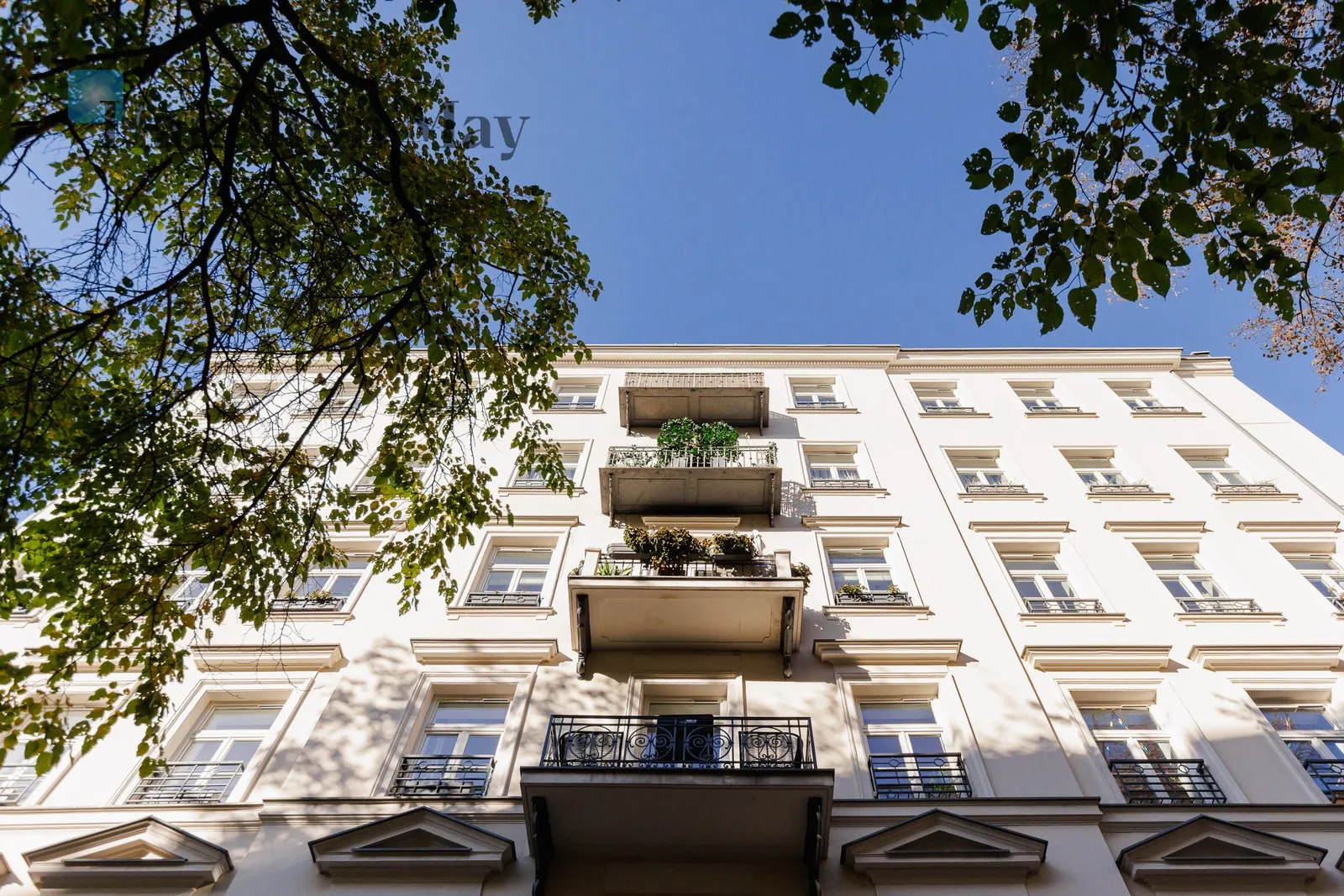 Distance to centre: 0.75 km Level: 3 Price: 5300 PLN Bedrooms: 1 Bathrooms: 1 Size: 41m2 - slider