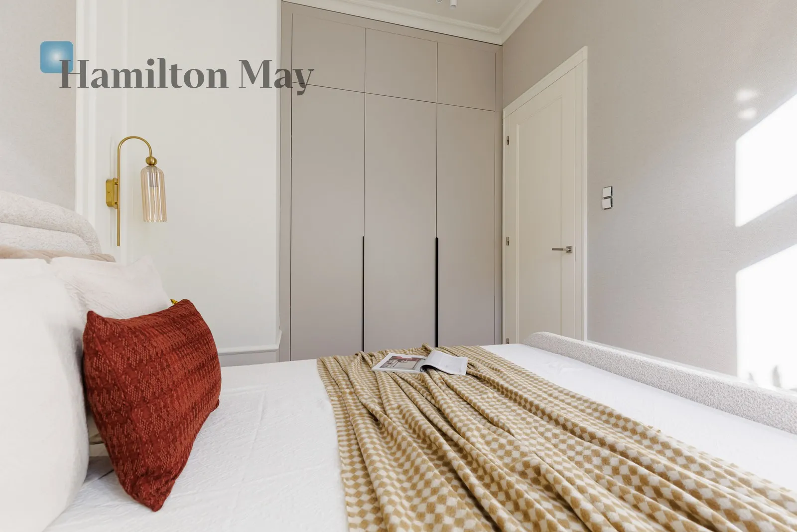 Region: Śródmieście Subregion: Śródmieście Południowe Distance to centre: 0.75 km Level: 3 Price: 5300 PLN Bedrooms: 1 Bathrooms: 1 - slider