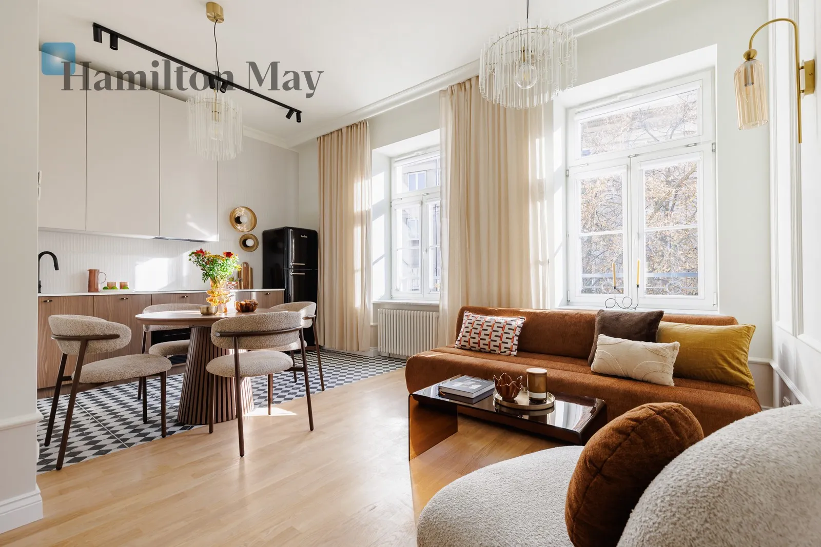City: Warszawa Street: Piękna Region: Śródmieście Subregion: Śródmieście Południowe Distance to centre: 0.75 km Level: 3 Price: 5300 PLN Bedrooms: 1 Bathrooms: 1 Size: 41m2 Price/m2: 129 PLN - slider