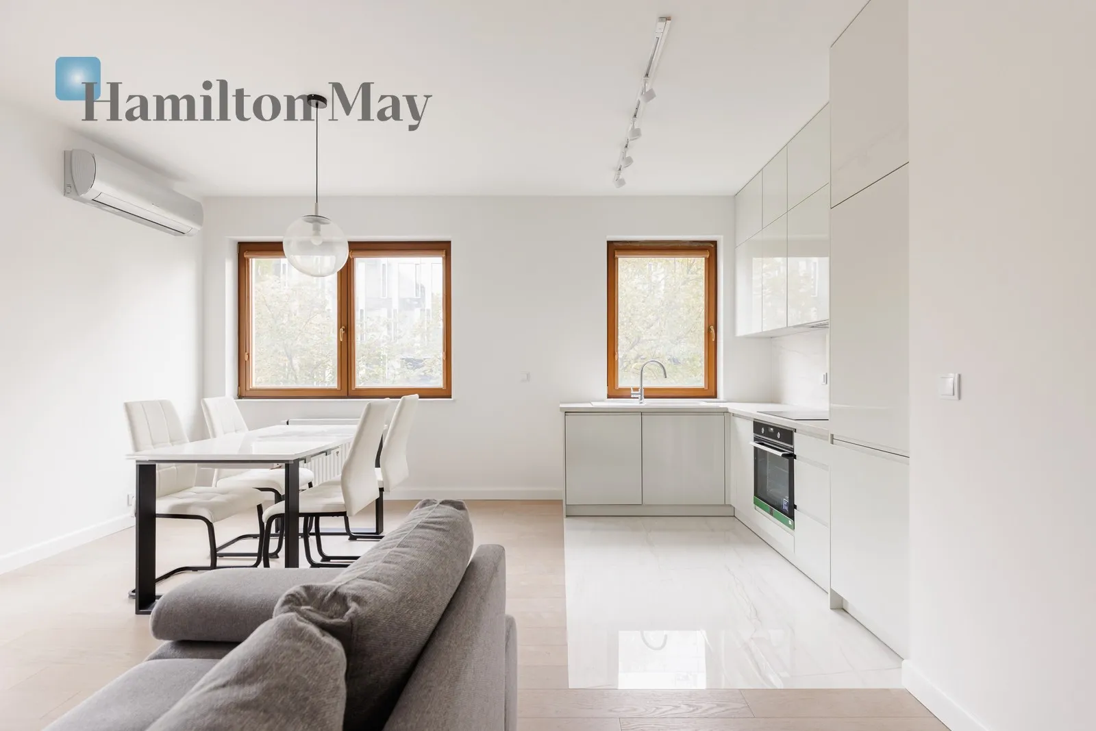 Street: Konstruktorska Region: Mokotów Subregion: Służewiec Distance to centre: 5.09 km Level: 1 Price: 7000 PLN Bedrooms: 2 Bathrooms: 1 Size: 65.47m2 Price/m2: 107 PLN - slider