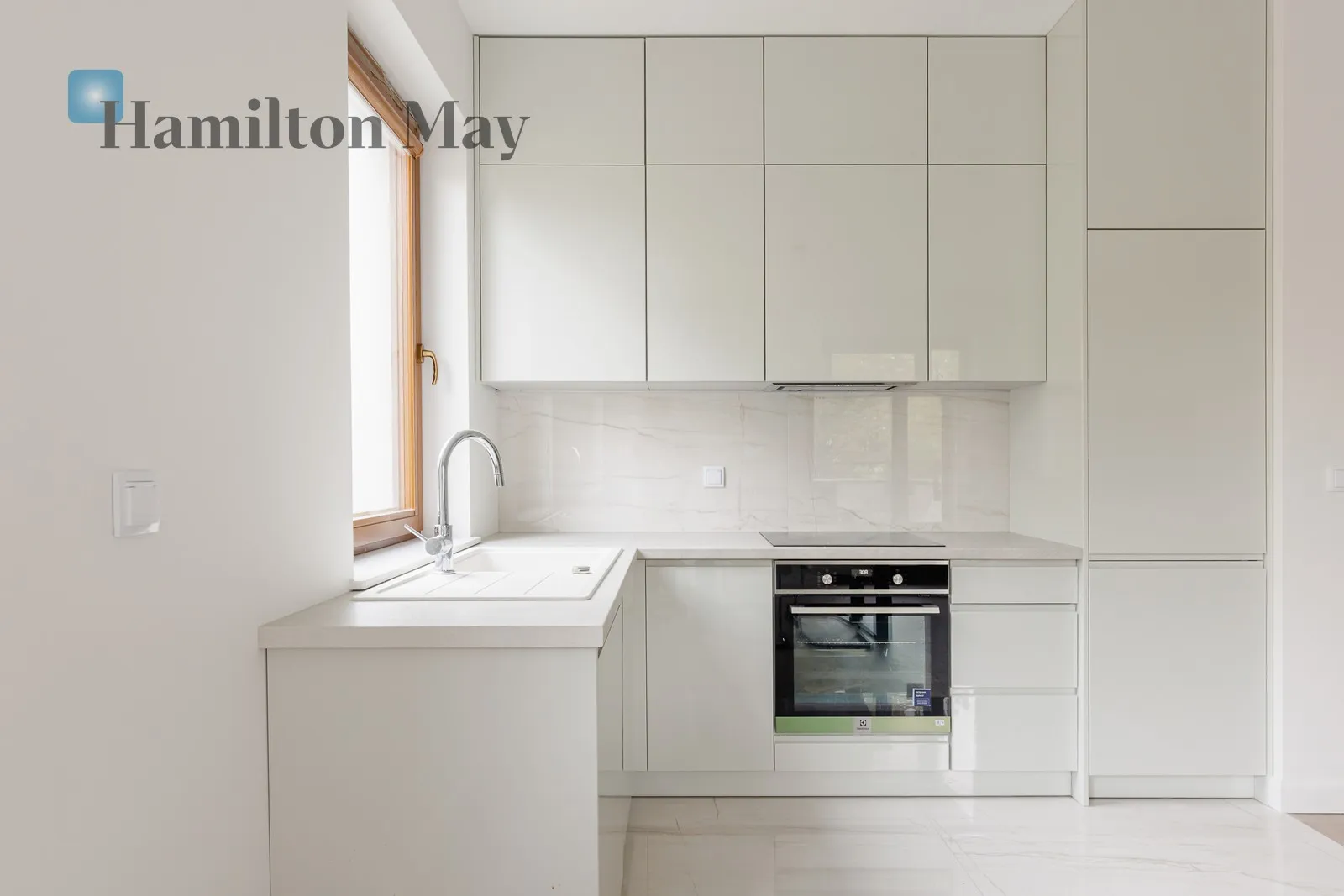 Street: Konstruktorska Region: Mokotów Subregion: Służewiec Distance to centre: 5.09 km Level: 1 Price: 7000 PLN Bedrooms: 2 Bathrooms: 1 Size: 65.47m2 - slider