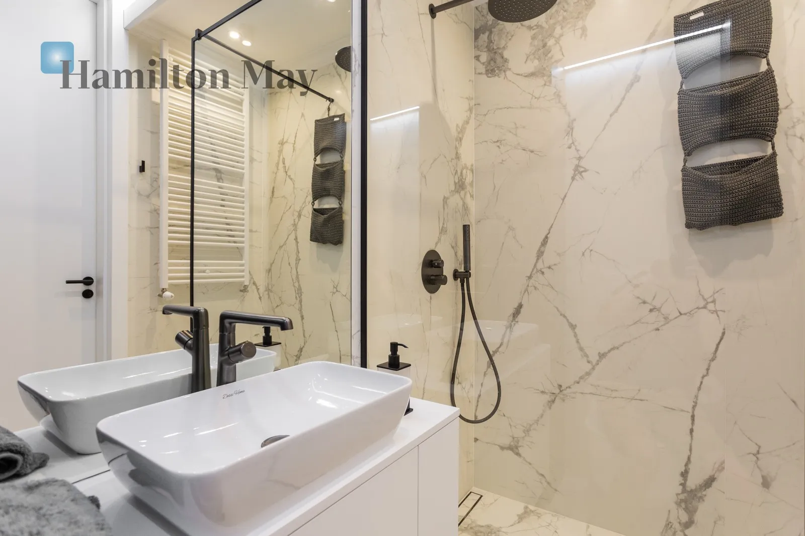 Street: Piotra Borowego Region: Zwierzyniec Subregion: Półwsie Zwierzynieckie Distance to centre: 3.28 km Level: 3 Price: 4900 PLN Bedrooms: 1 - slider