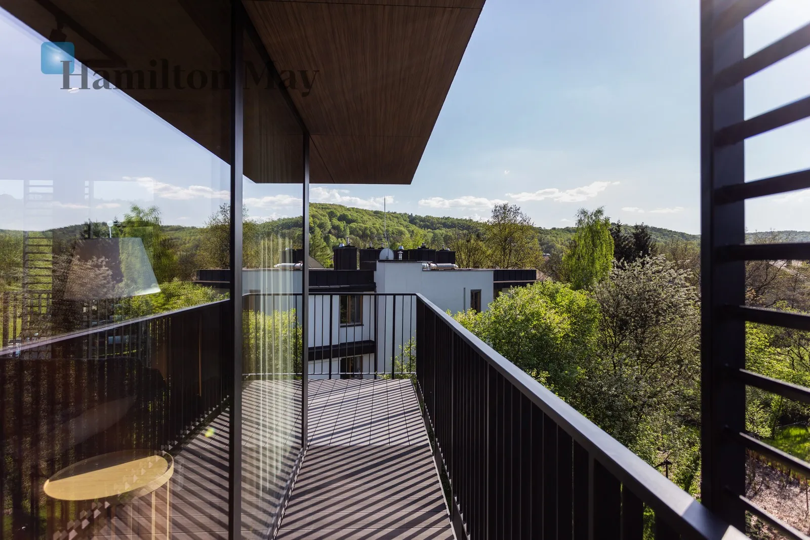 Distance to centre: 3.28 km Level: 3 Price: 4900 PLN Bedrooms: 1 Bathrooms: 1 Size: 50m2 Price/m2: 98 PLN - slider