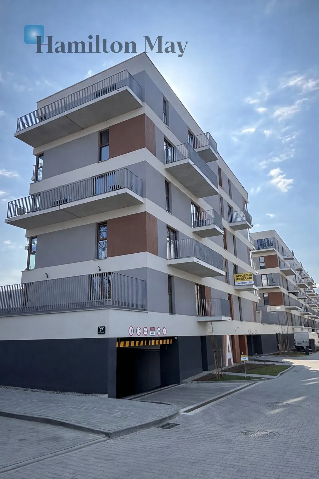 Сучасна квартира з унікальним оздобленням - тристороннє виходу з балконом - slider