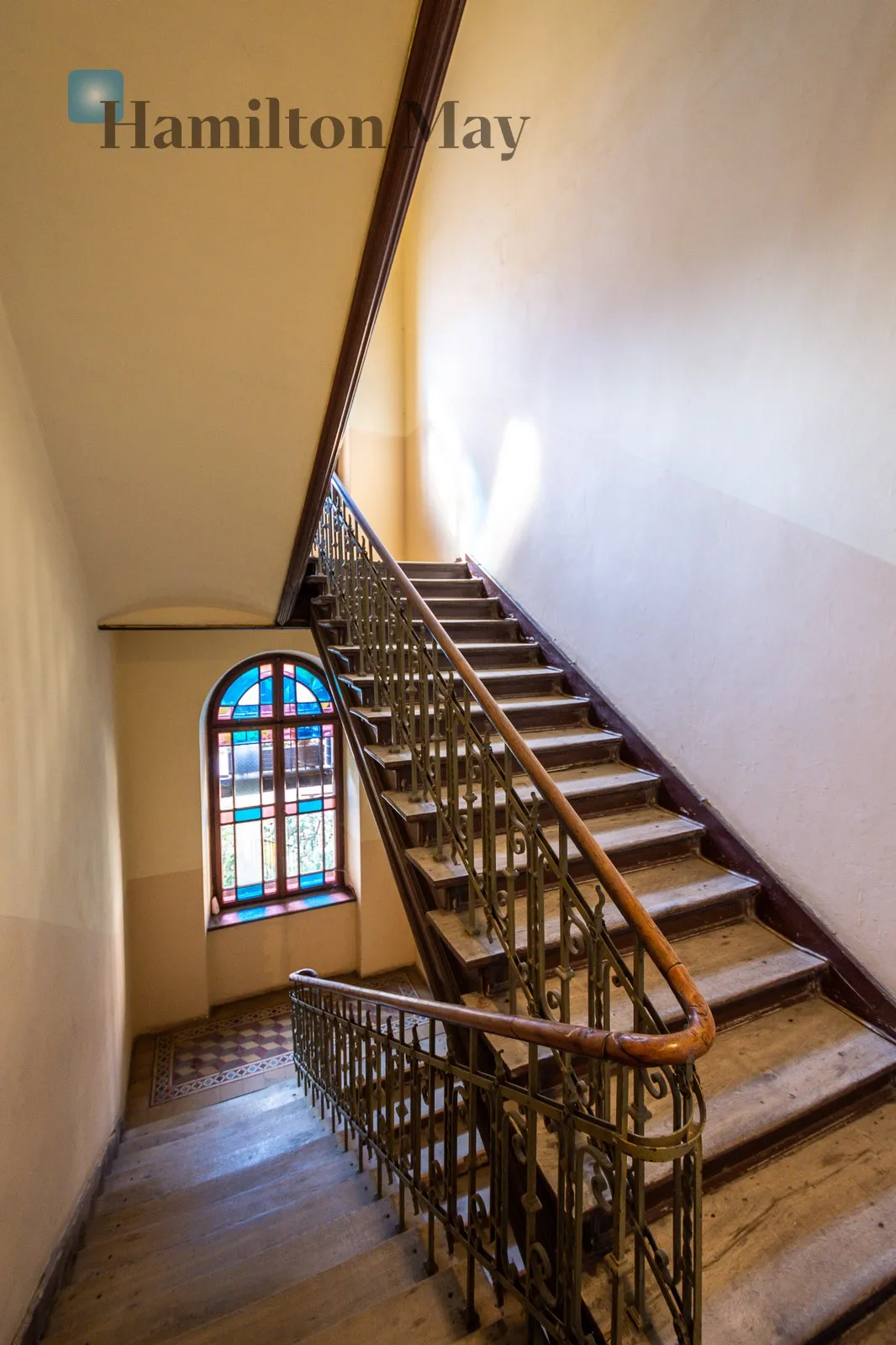 A timeless apartment of 150 m2 at Karmelicka with a view of the dome of the Carmelite Church