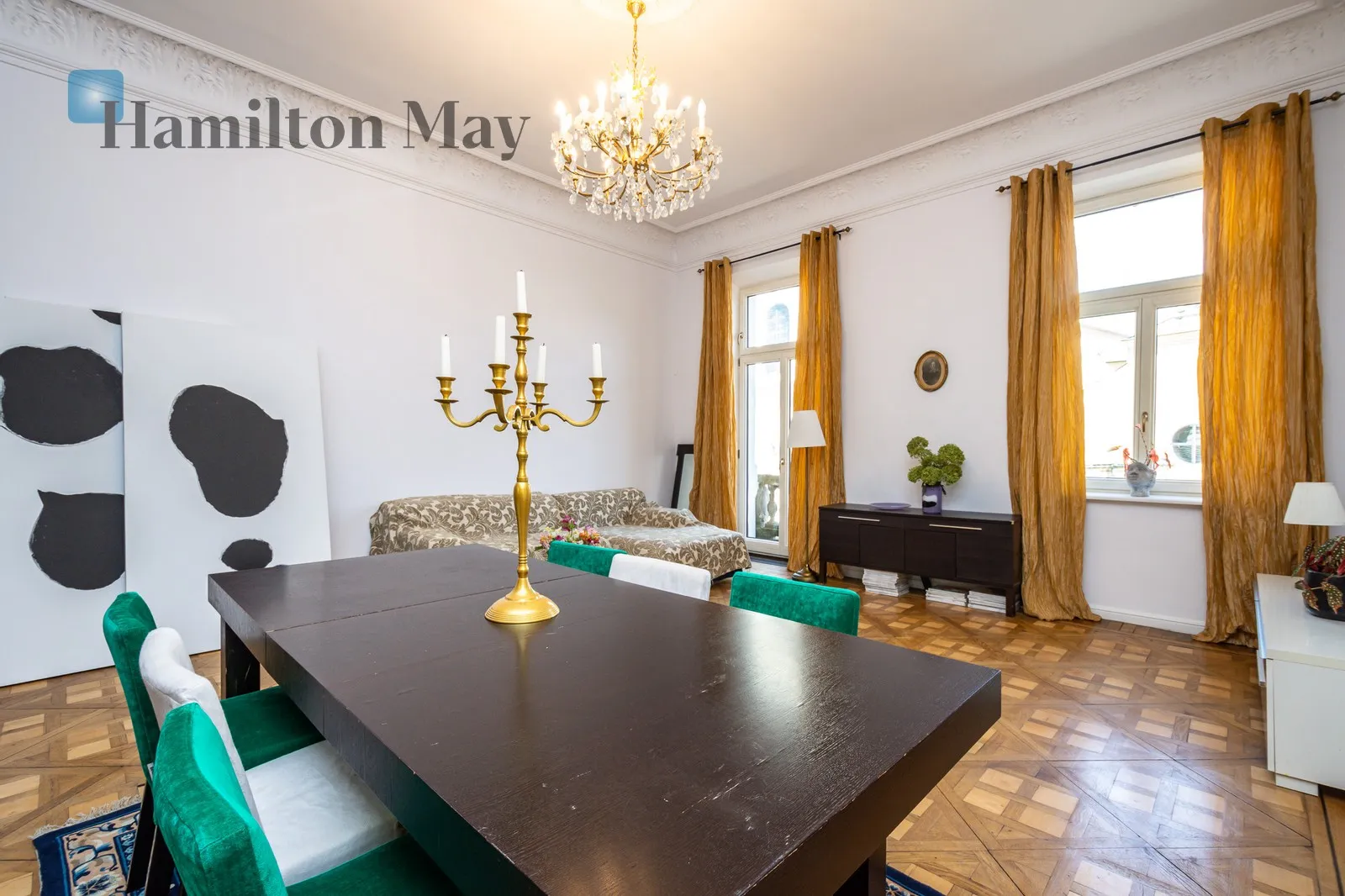 A timeless apartment of 150 m2 at Karmelicka with a view of the dome of the Carmelite Church