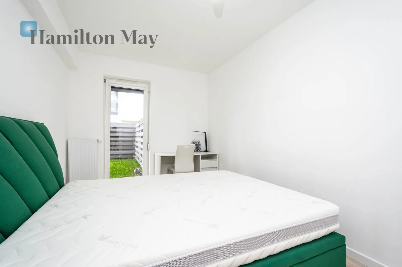 Distance to centre: 4.5 km Price: 3100 PLN Bedrooms: 1 Bathrooms: 1 Size: 44m2 Price/m2: 70 PLN - slider