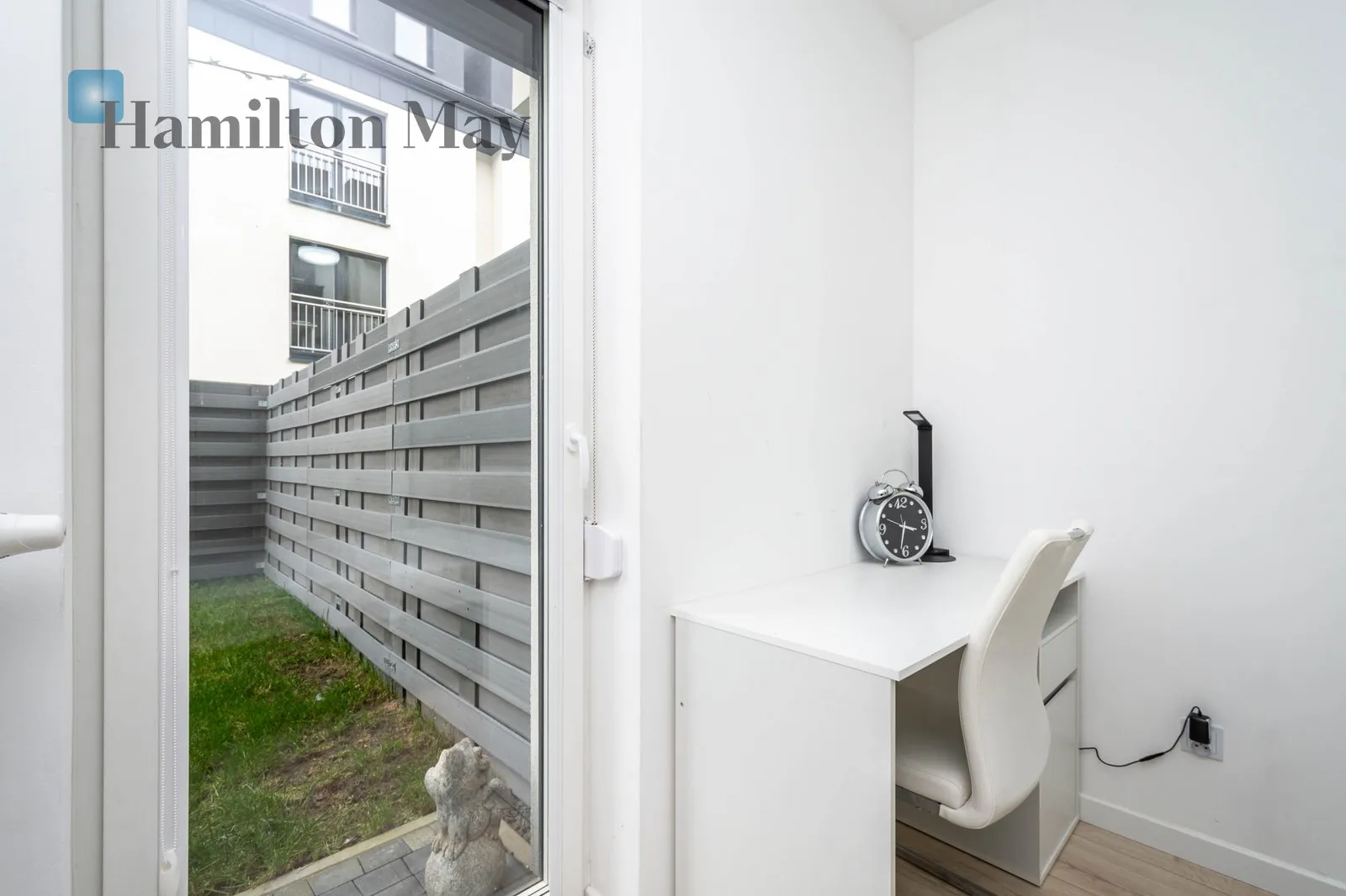 Street: Zygmunta Glogera Region: Prądnik Biały Distance to centre: 4.5 km Price: 3100 PLN Bedrooms: 1 - slider