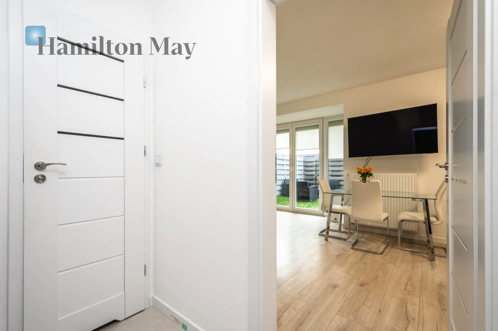 Distance to centre: 4.5 km Price: 3100 PLN Bedrooms: 1 Bathrooms: 1 - slider