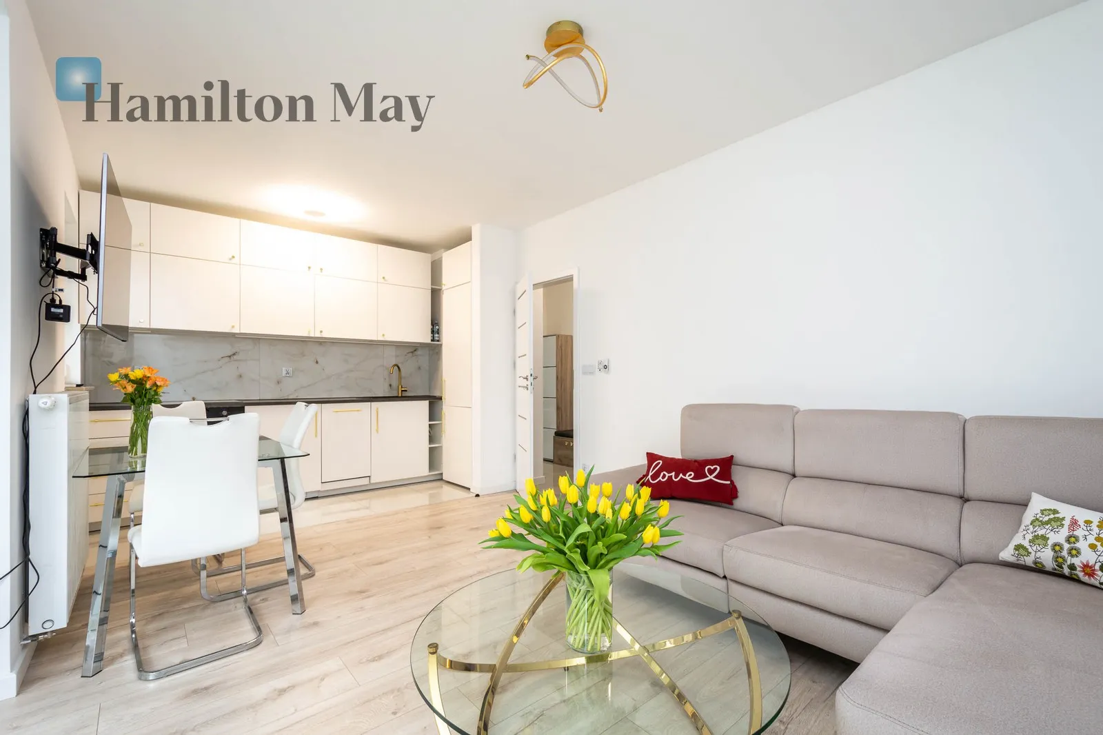 City: Kraków Street: Zygmunta Glogera Region: Prądnik Biały Distance to centre: 4.5 km Price: 3100 PLN Bedrooms: 1 Bathrooms: 1 Size: 44m2 - slider