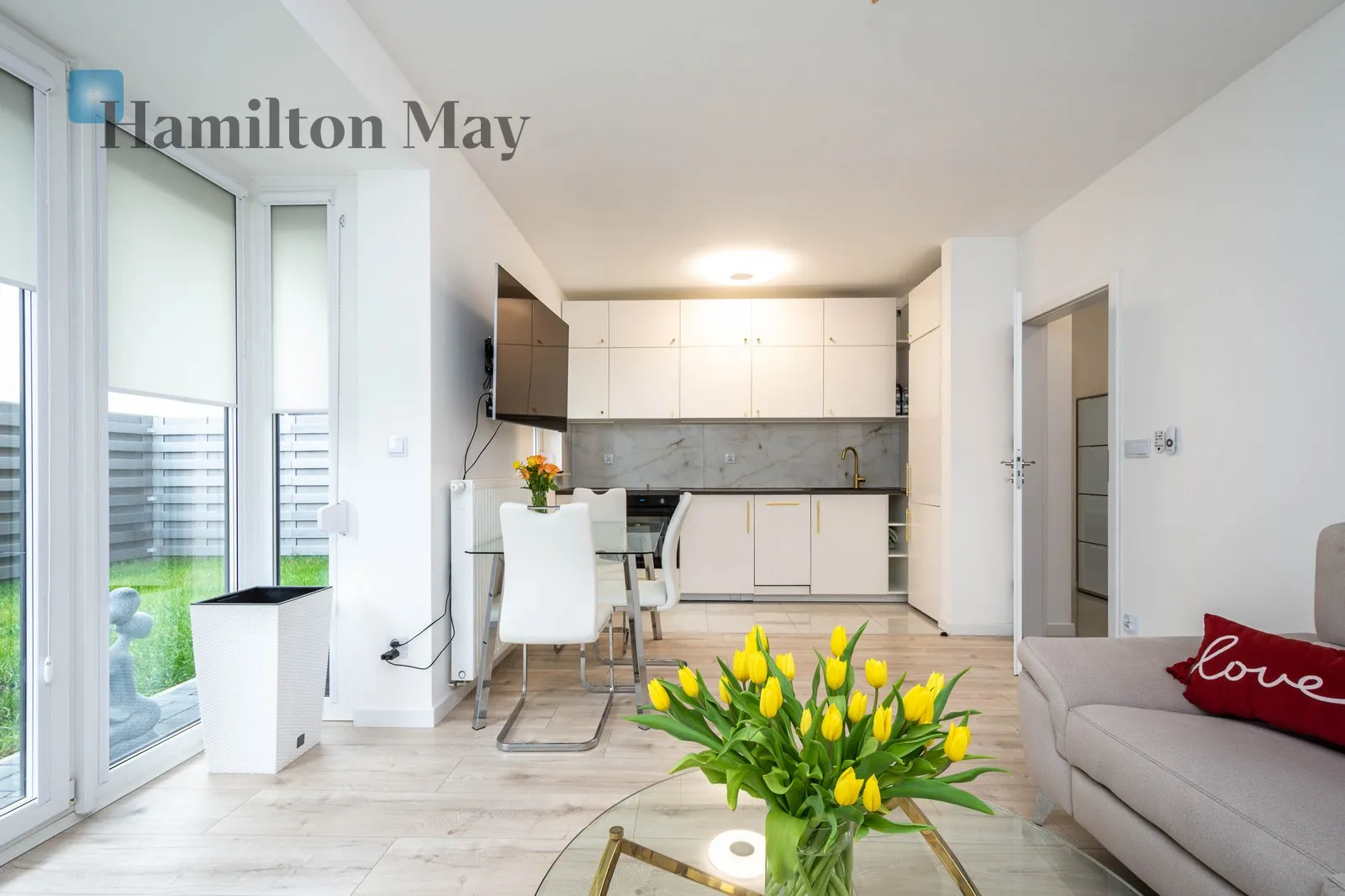 City: Kraków Street: Zygmunta Glogera Region: Prądnik Biały Distance to centre: 4.5 km Price: 3100 PLN Bedrooms: 1 Bathrooms: 1 Size: 44m2 Price/m2: 70 PLN - slider