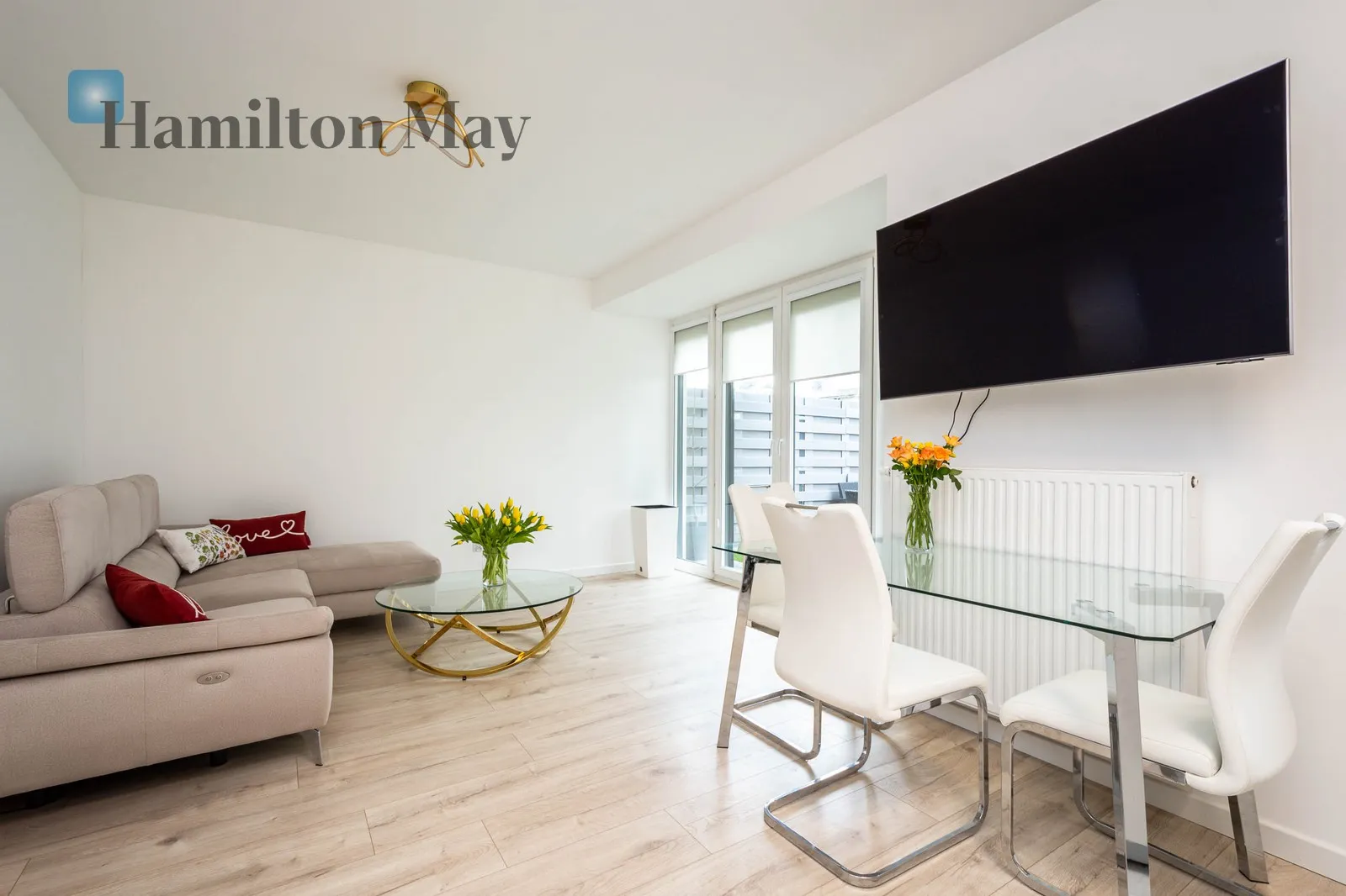 City: Kraków Street: Zygmunta Glogera Region: Prądnik Biały Distance to centre: 4.5 km Price: 3100 PLN Bedrooms: 1 - slider