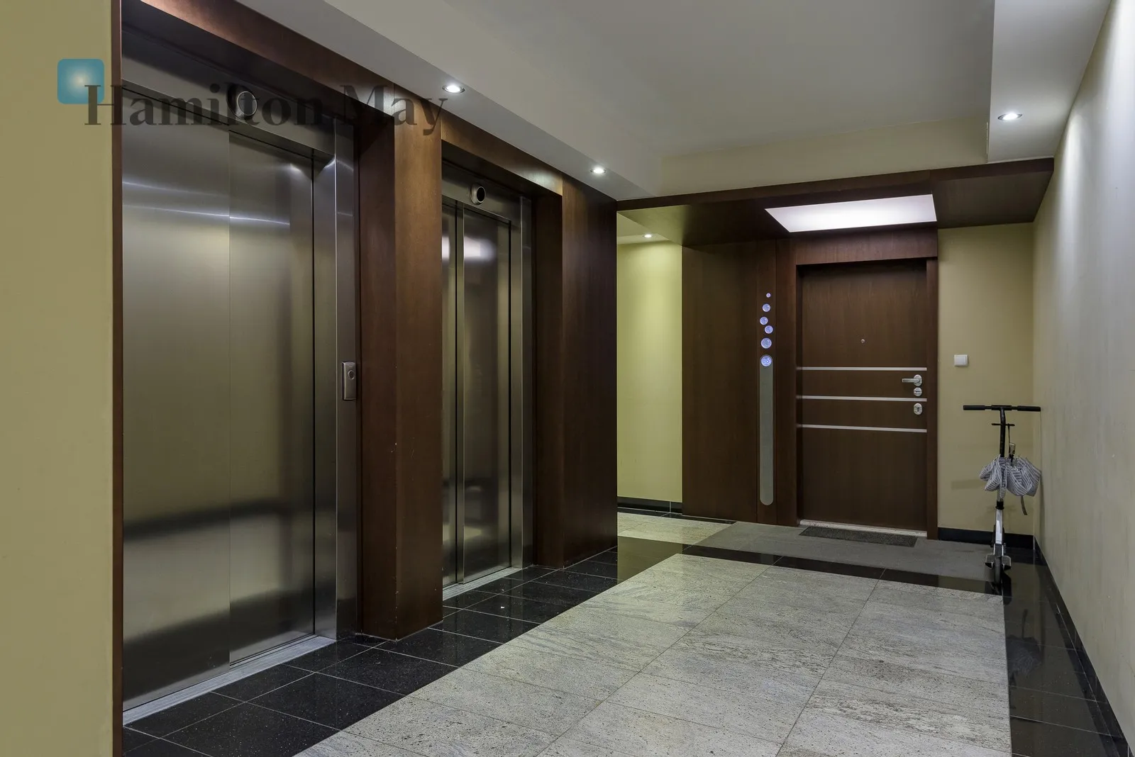 Барвиста трикімнатна квартира в Oxygen Residence - slider