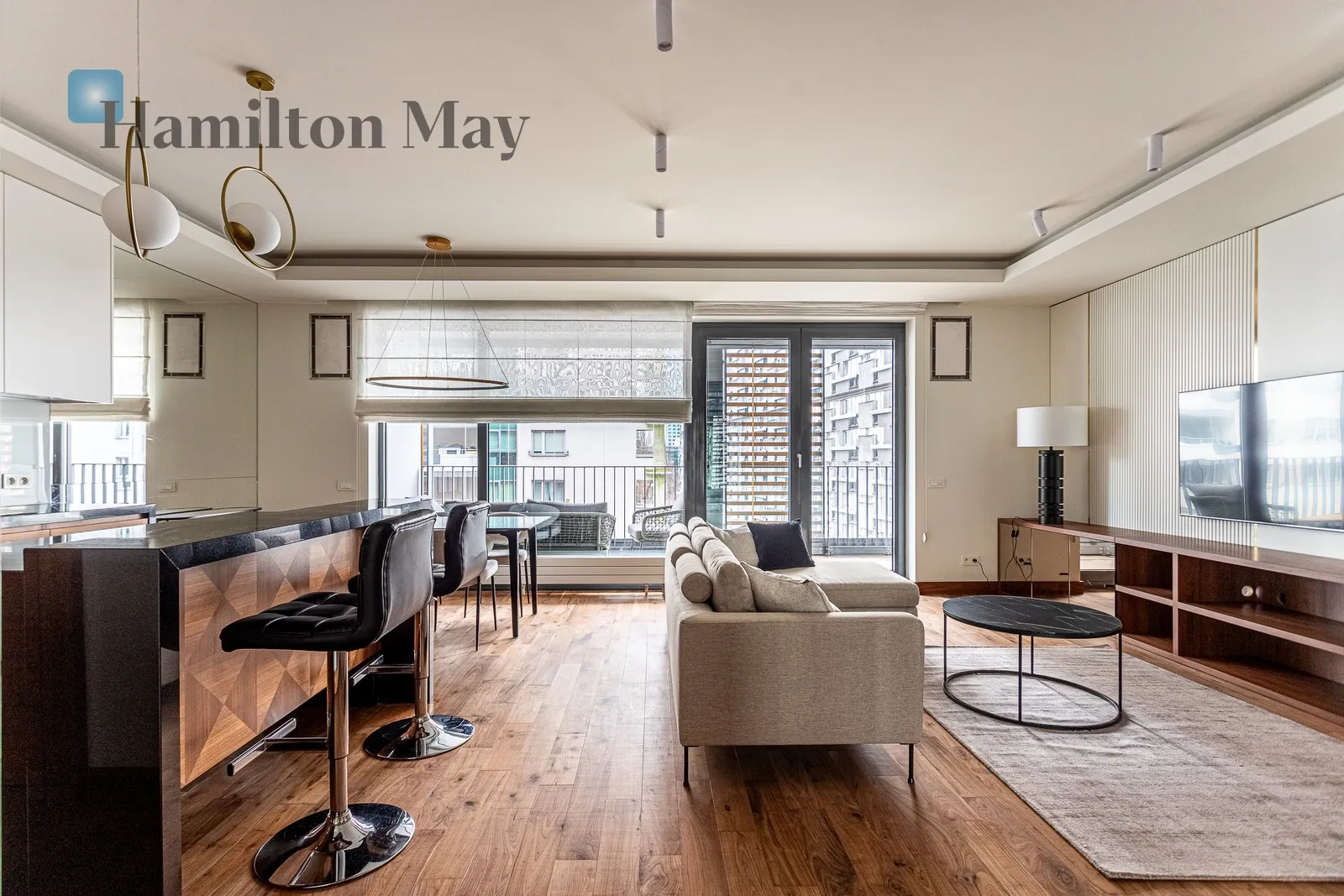City: Warszawa Street: Grzybowska Region: Śródmieście Subregion: Śródmieście Północne Distance to centre: 1.09 km Level: 4 Price: 10000 PLN Bedrooms: 1 Bathrooms: 1 - slider