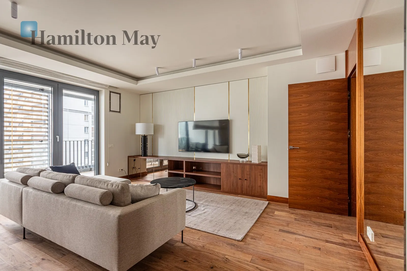 City: Warszawa Street: Grzybowska Region: Śródmieście Subregion: Śródmieście Północne Distance to centre: 1.09 km Level: 4 Price: 10000 PLN Bedrooms: 1 Bathrooms: 1 Size: 74m2 - slider