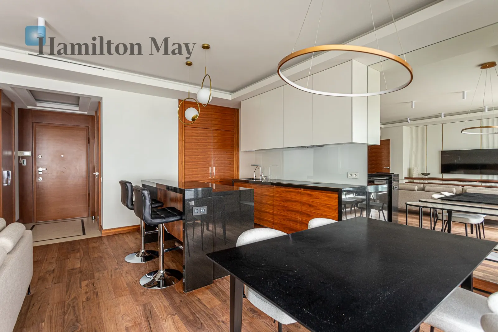 City: Warszawa Street: Grzybowska Region: Śródmieście Subregion: Śródmieście Północne Distance to centre: 1.09 km Level: 4 Price: 10000 PLN Bedrooms: 1 - slider