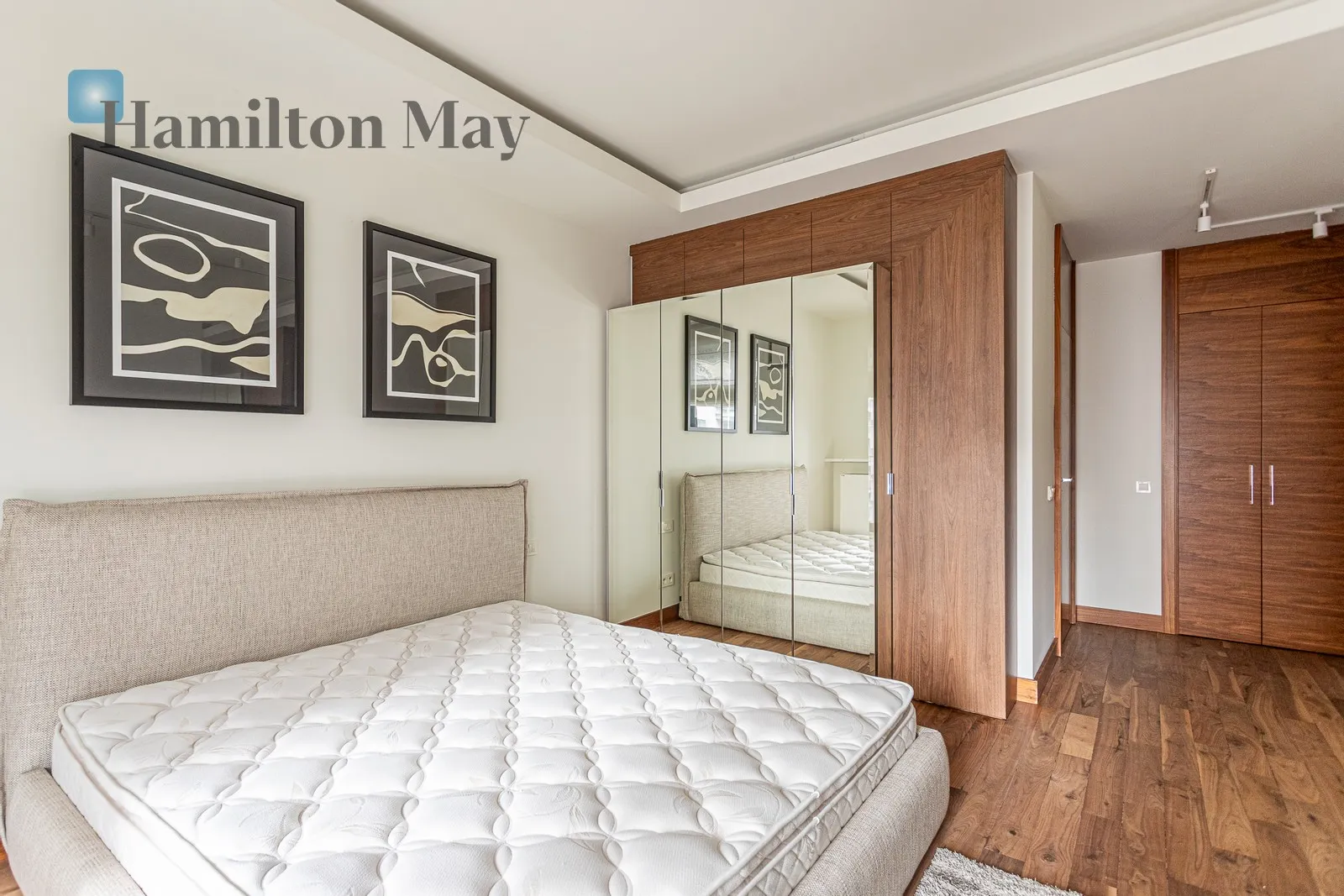 Subregion: Śródmieście Północne Distance to centre: 1.09 km Level: 4 Price: 10000 PLN Bedrooms: 1 Bathrooms: 1 Size: 74m2 Price/m2: 135 PLN - slider