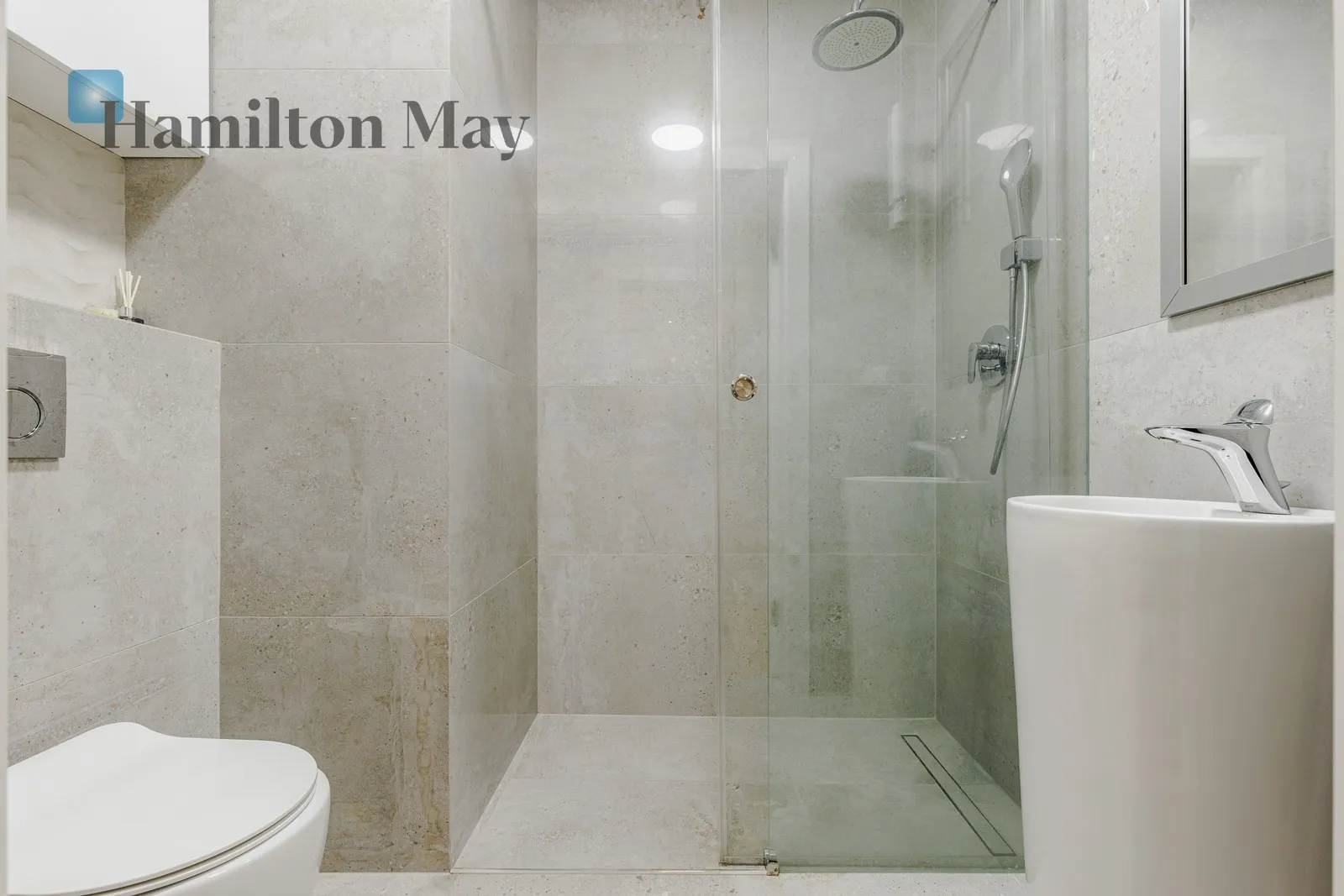 Price: 11000 PLN Bedrooms: 3 Bathrooms: 2 Size: 100m2 - slider