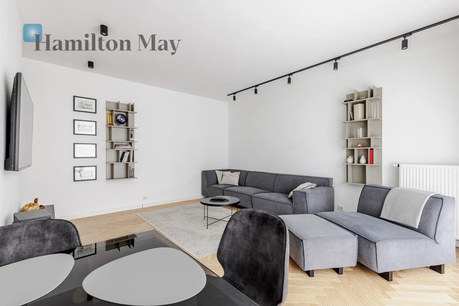 Region: Mokotów Distance to centre: 4.25 km Level: 4 Price: 11000 PLN Bedrooms: 3 - slider