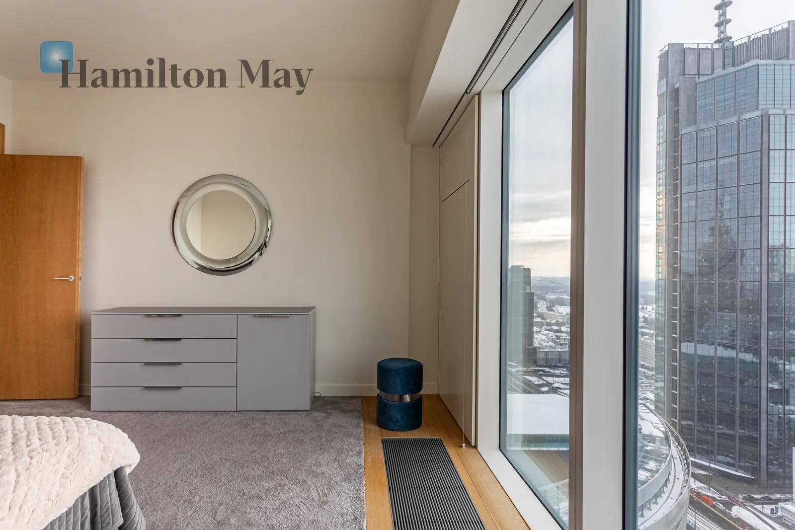 City: Warszawa Street: Złota Region: Śródmieście Subregion: Śródmieście Północne Distance to centre: 0.65 km Level: 30 Price: 22000 PLN - slider