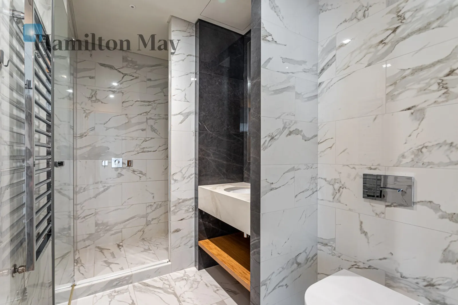 Street: Złota Region: Śródmieście Subregion: Śródmieście Północne Distance to centre: 0.65 km Level: 30 Price: 22000 PLN Bedrooms: 1 - slider