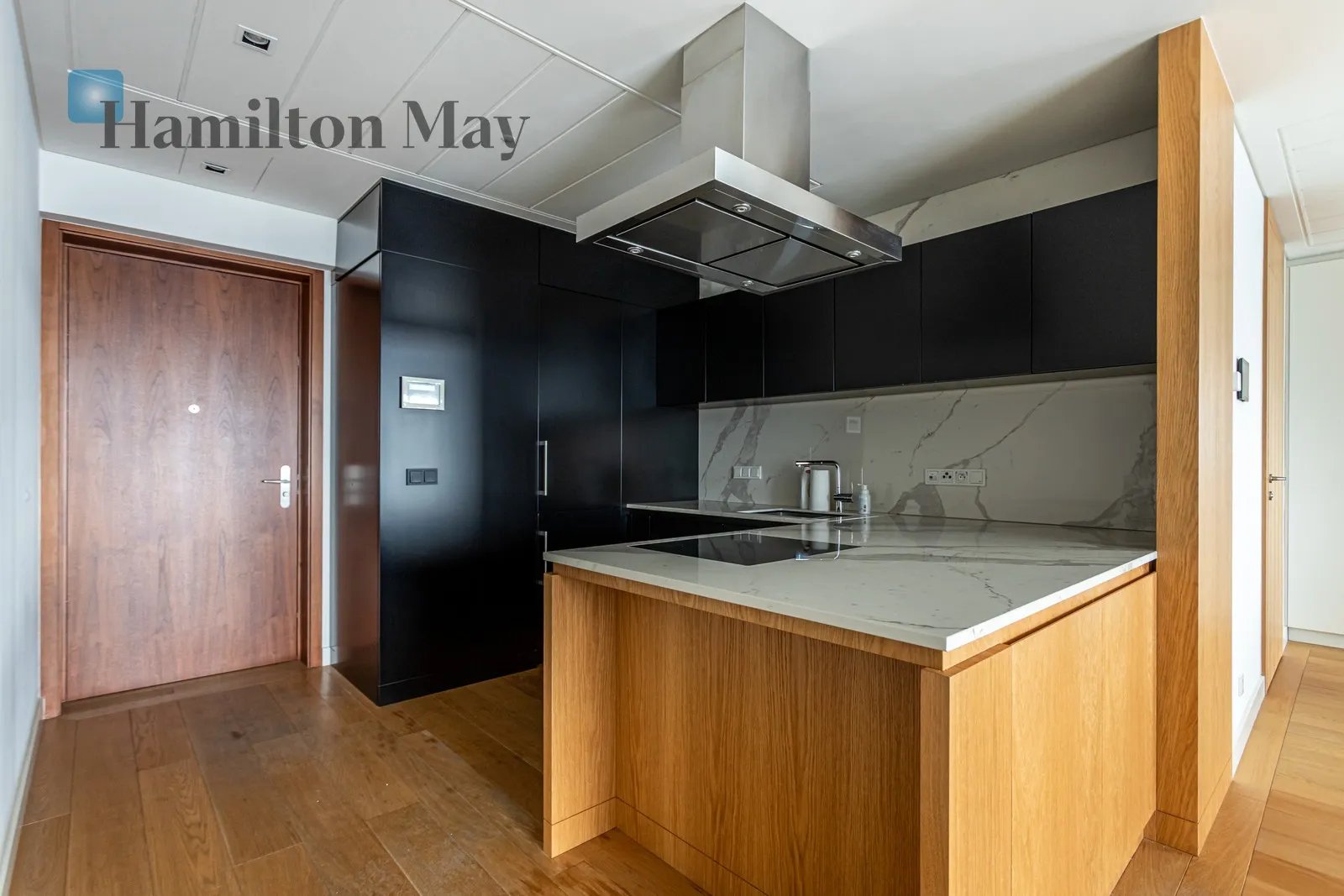 City: Warszawa Street: Złota Region: Śródmieście Subregion: Śródmieście Północne Distance to centre: 0.65 km Level: 30 Price: 22000 PLN Bedrooms: 1 - slider