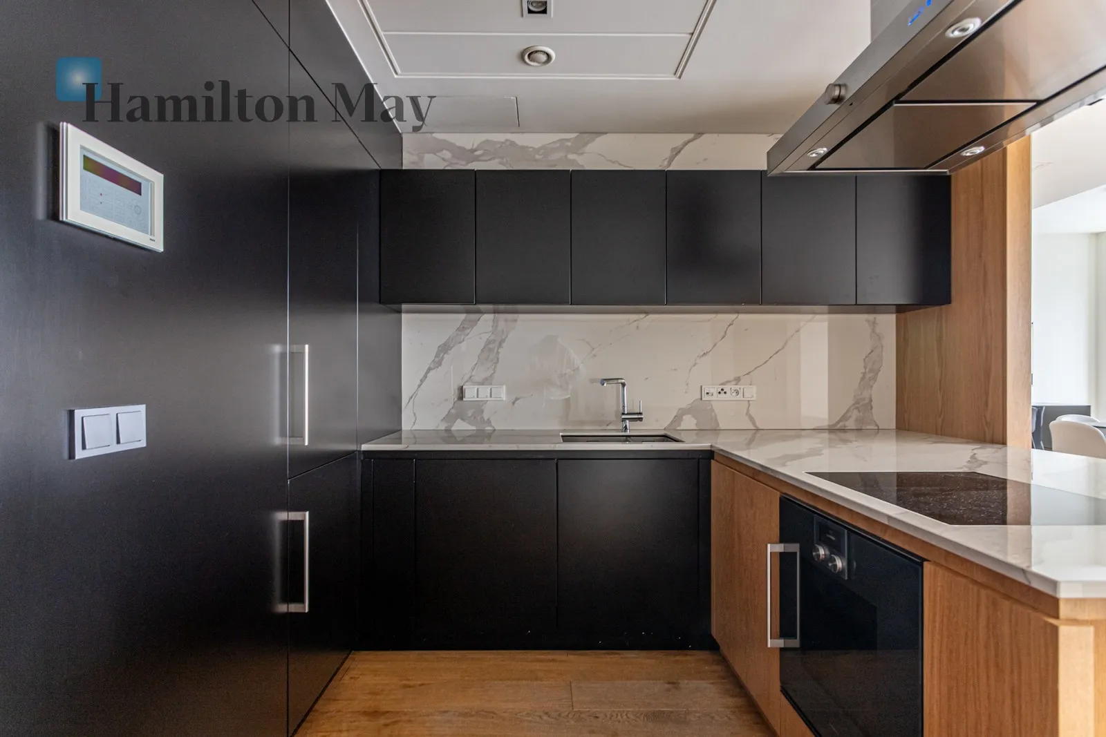 Street: Złota Region: Śródmieście Subregion: Śródmieście Północne Distance to centre: 0.65 km Level: 30 Price: 22000 PLN Bedrooms: 1 Bathrooms: 1 - slider