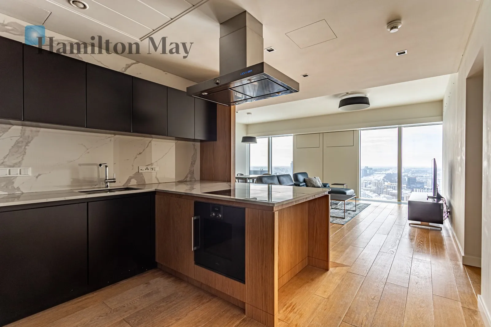 Distance to centre: 0.65 km Level: 30 Price: 22000 PLN Bedrooms: 1 Bathrooms: 1 Size: 100m2 Price/m2: 220 PLN - slider