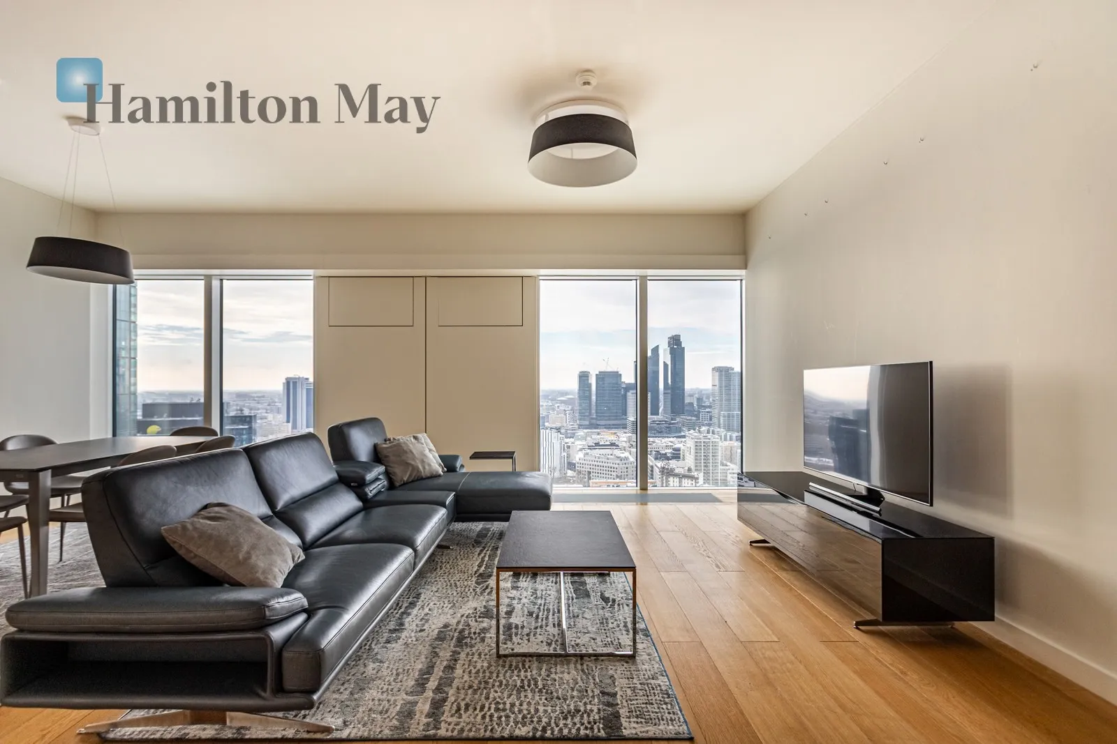 City: Warszawa Street: Złota Region: Śródmieście Subregion: Śródmieście Północne Distance to centre: 0.65 km Level: 30 Price: 22000 PLN Bedrooms: 1 Bathrooms: 1 Size: 100m2 - slider