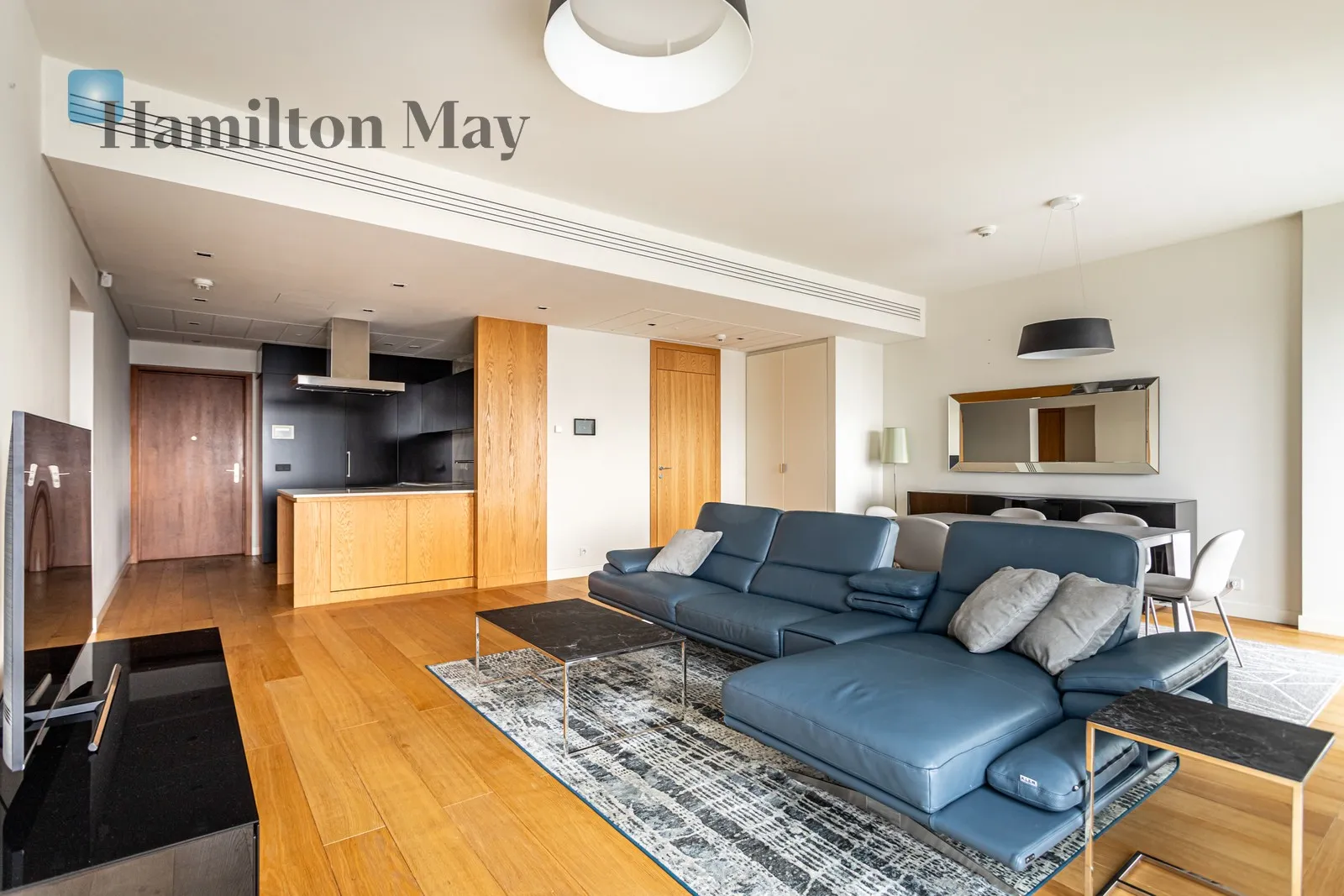 City: Warszawa Street: Złota Region: Śródmieście Subregion: Śródmieście Północne Distance to centre: 0.65 km Level: 30 Price: 22000 PLN Bedrooms: 1 Bathrooms: 1 - slider