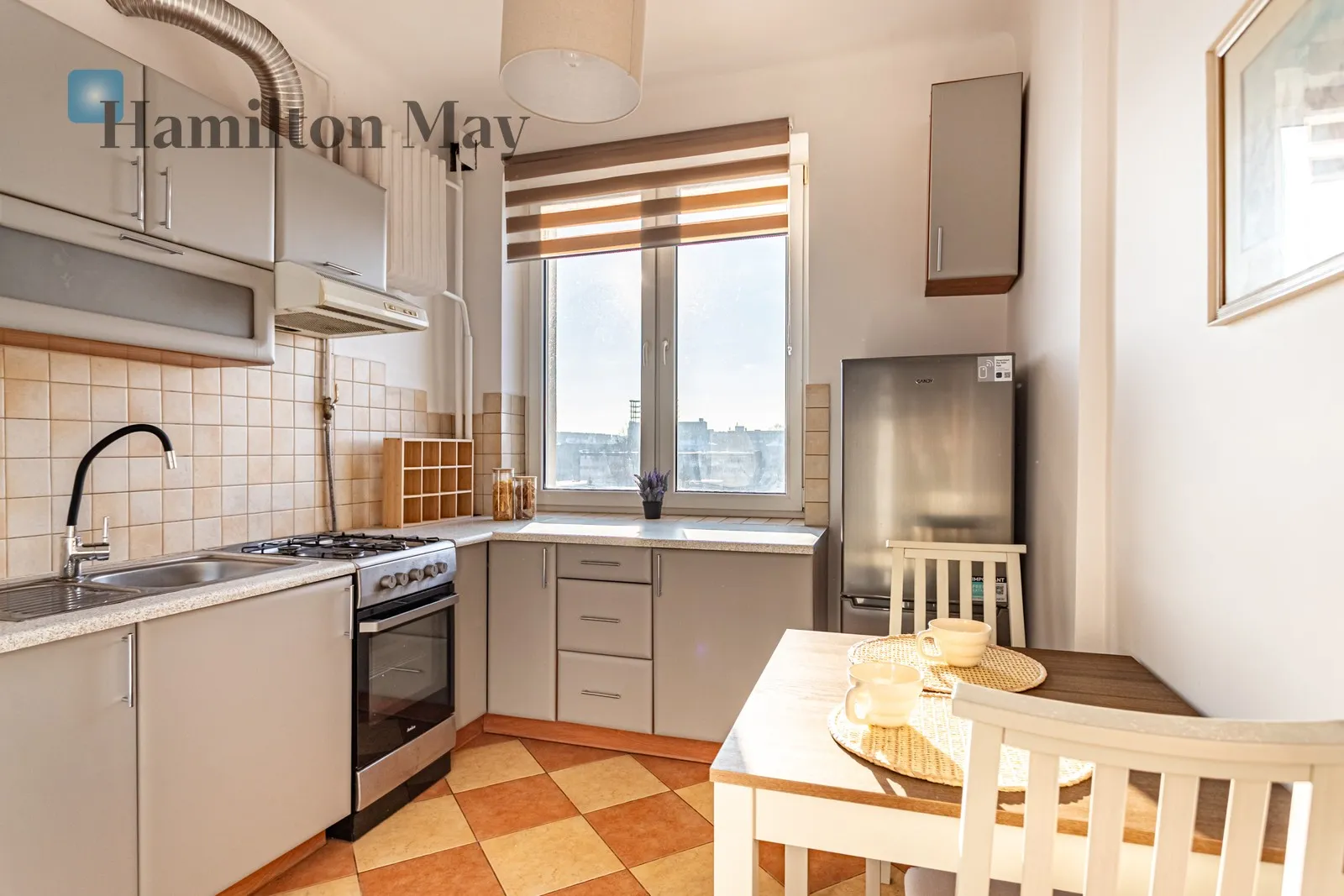 Region: Mokotów Subregion: Sielce Distance to centre: 3.41 km Level: 4 Price: 3800 PLN Bedrooms: 0 Bathrooms: 1 Size: 40m2 Price/m2: 95 PLN - slider