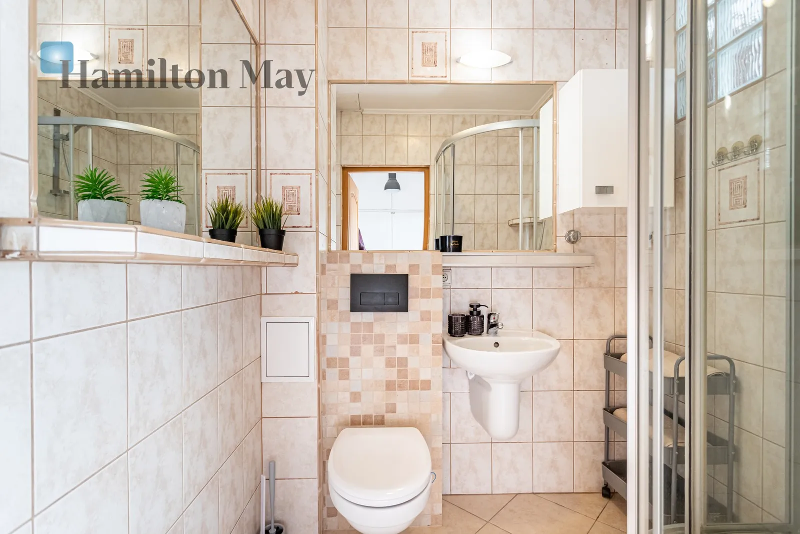 Region: Mokotów Subregion: Sielce Distance to centre: 3.41 km Level: 4 Price: 3800 PLN Bedrooms: 0 Bathrooms: 1 Size: 40m2 - slider