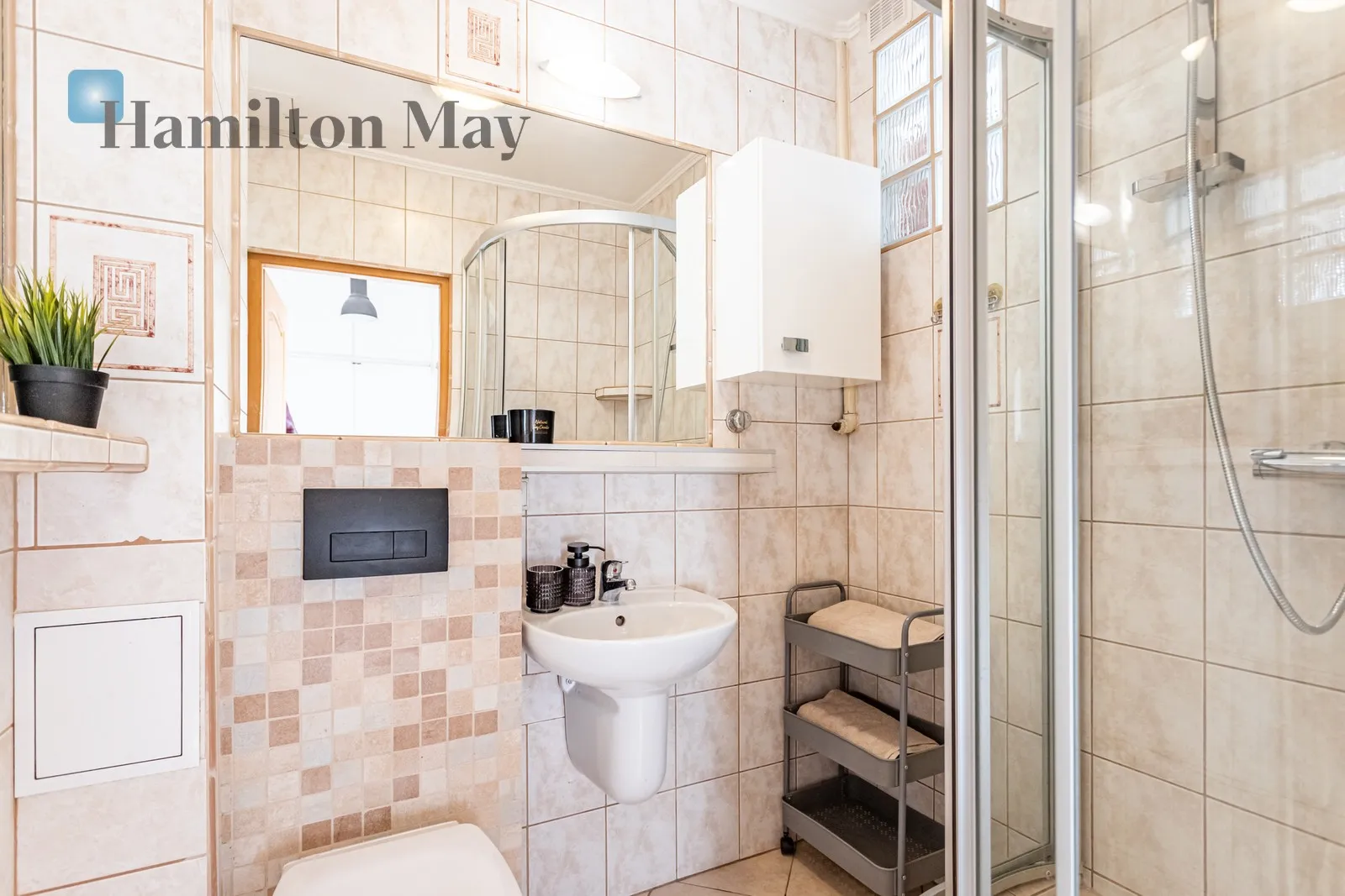 Subregion: Sielce Distance to centre: 3.41 km Level: 4 Price: 3800 PLN Bedrooms: 0 Bathrooms: 1 Size: 40m2 Price/m2: 95 PLN - slider