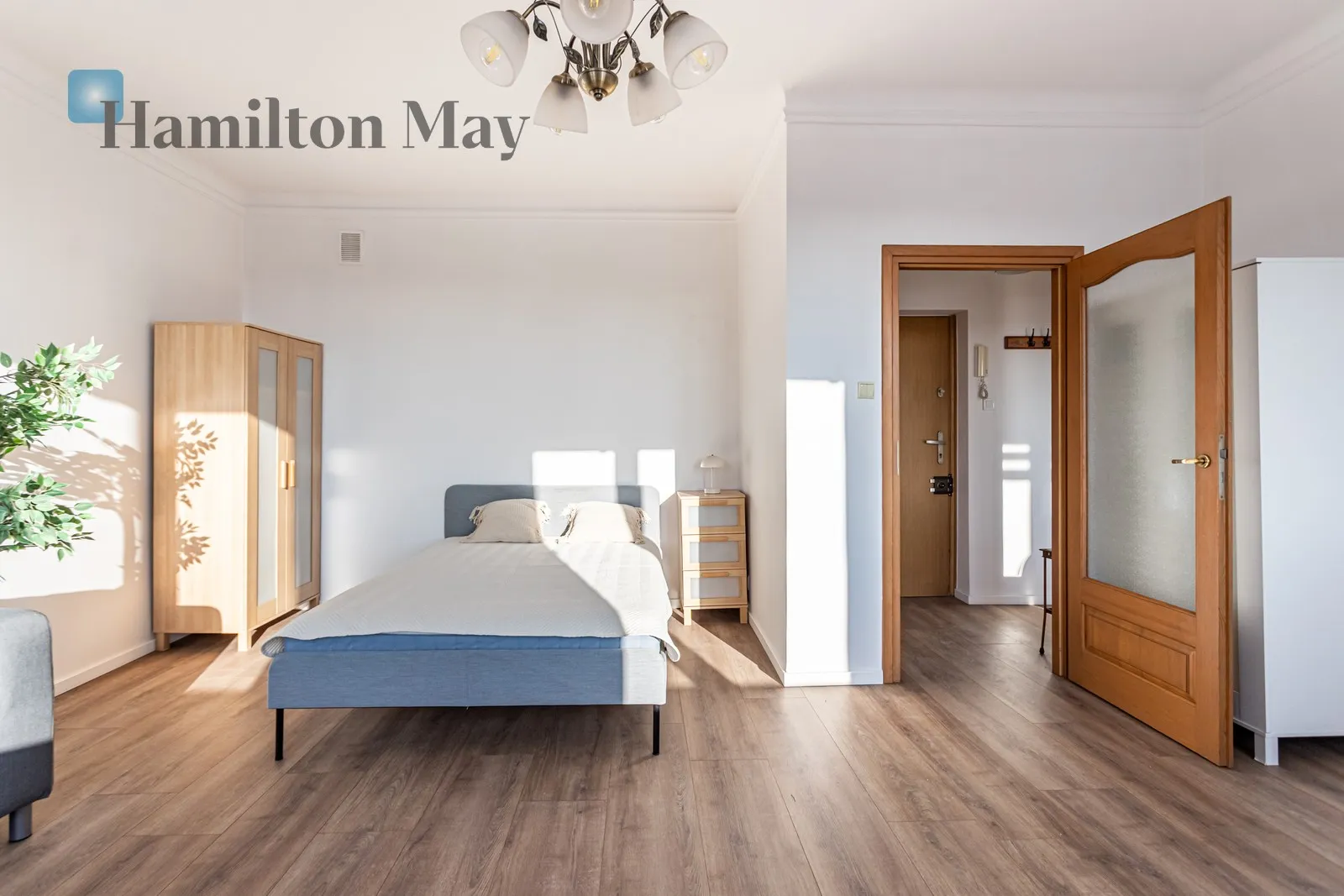 Street: Iwicka Region: Mokotów Subregion: Sielce Distance to centre: 3.41 km Level: 4 Price: 3800 PLN Bedrooms: 0 Bathrooms: 1 Size: 40m2 Price/m2: 95 PLN - slider