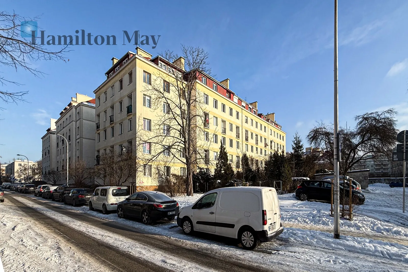Distance to centre: 3.41 km Level: 4 Price: 3800 PLN Bedrooms: 0 Bathrooms: 1 Size: 40m2 Price/m2: 95 PLN - slider