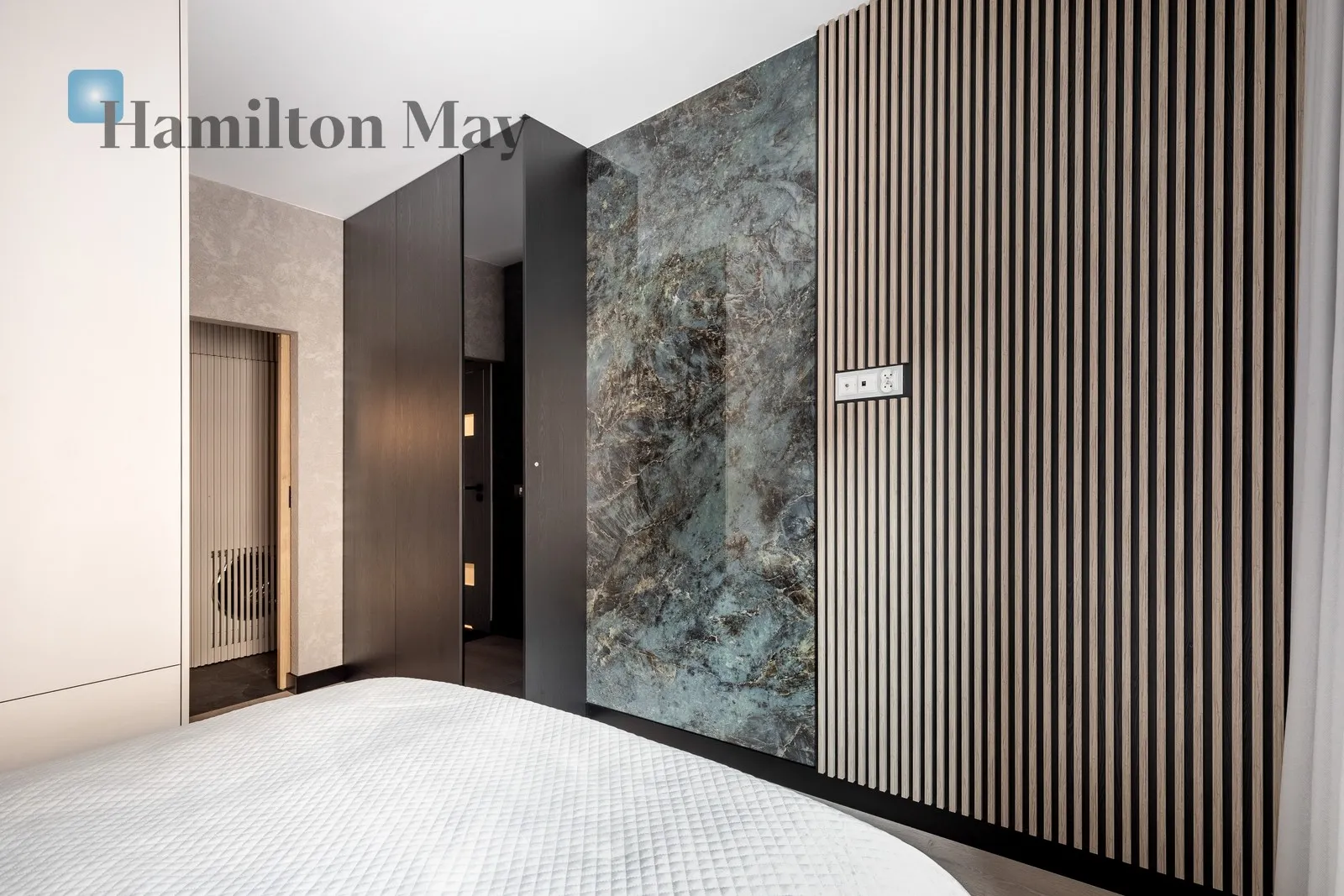 Level: 2 Price: 3700 PLN Bedrooms: 1 Bathrooms: 1 Size: 50m2 - slider