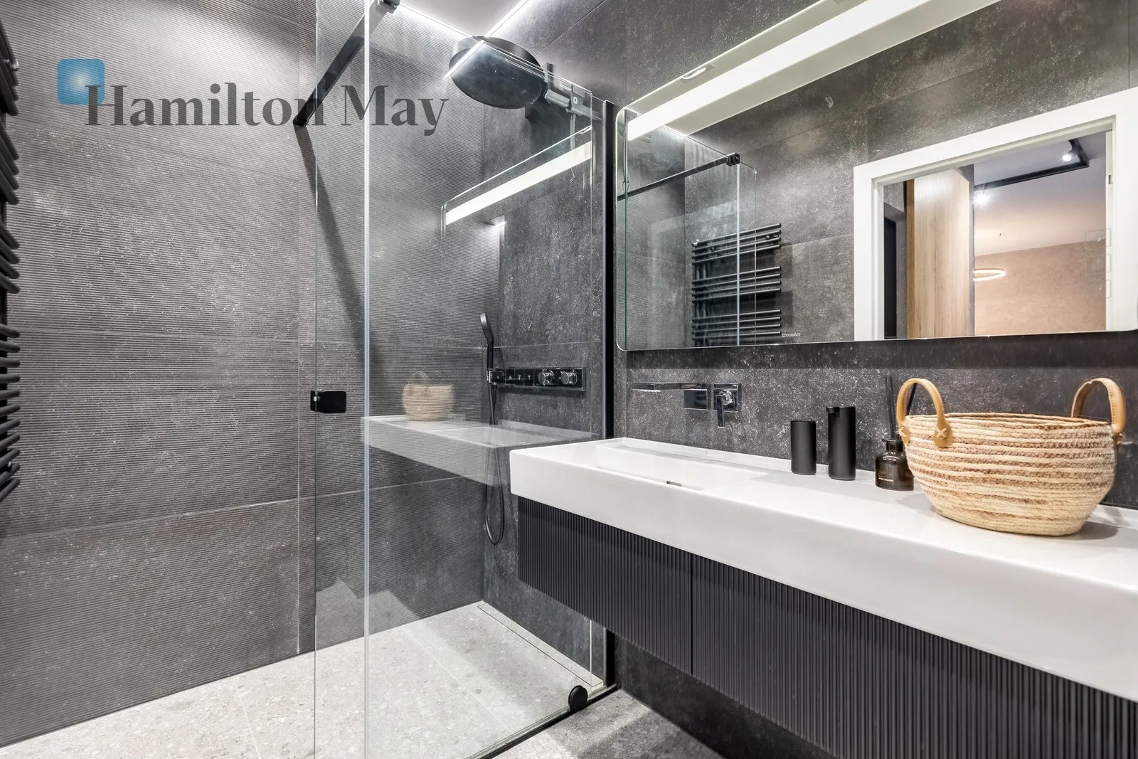 Street: Rakowicka Region: Stare Miasto Distance to centre: 1.4 km Level: 2 - slider