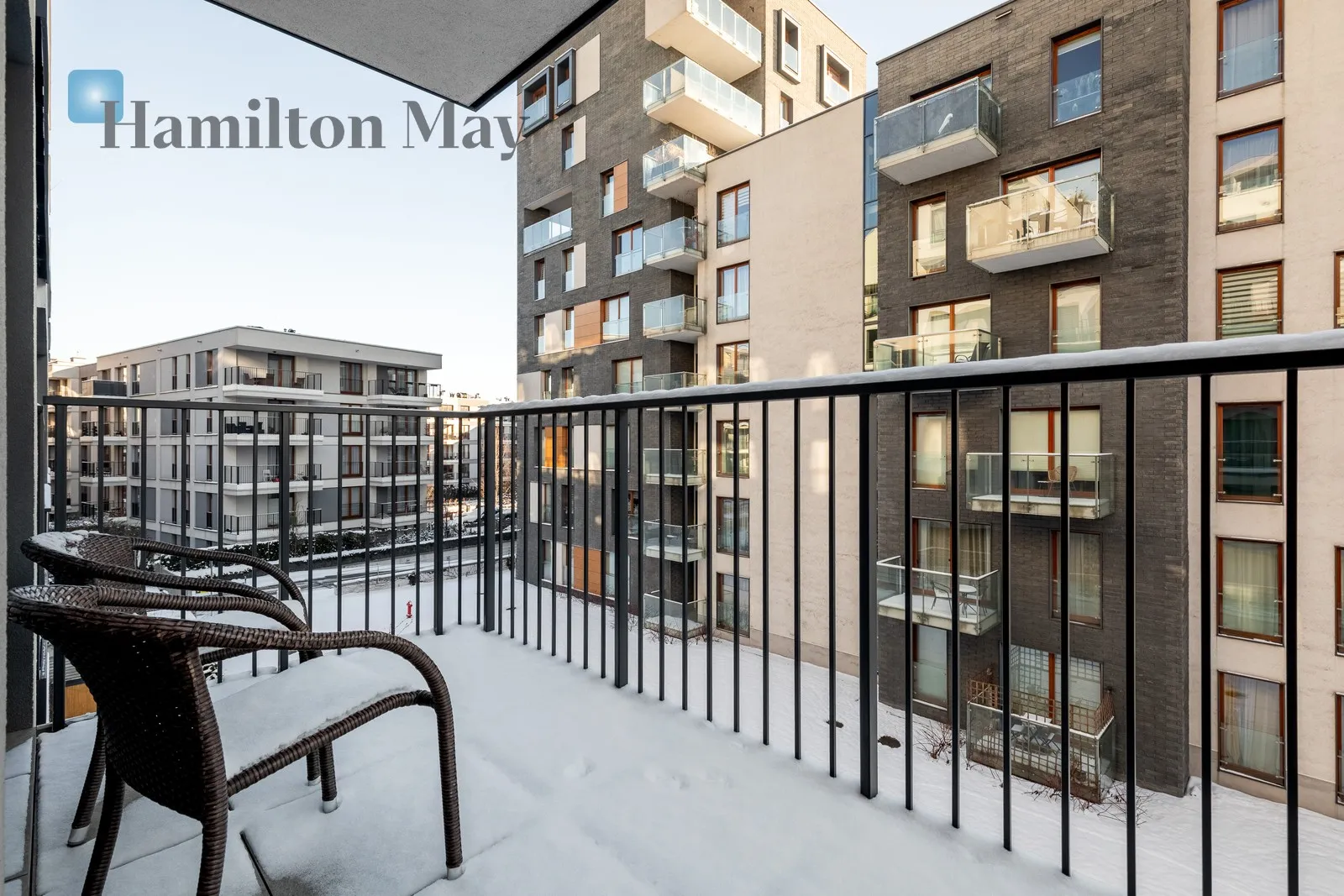 Region: Stare Miasto Distance to centre: 1.4 km Level: 2 Price: 3700 PLN - slider