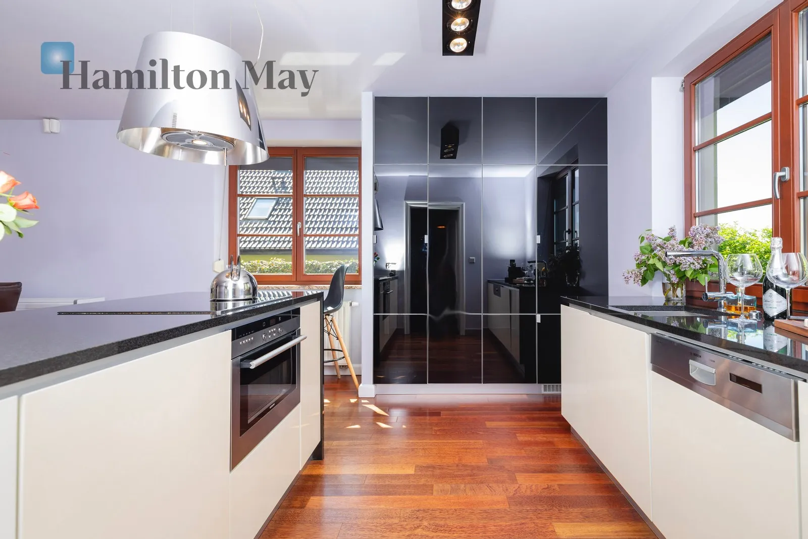 City: Zielonki Street: Galicyjska  Region: Zielonki Distance to centre: 6.51 km Price: 7600 PLN Bedrooms: 4 - slider