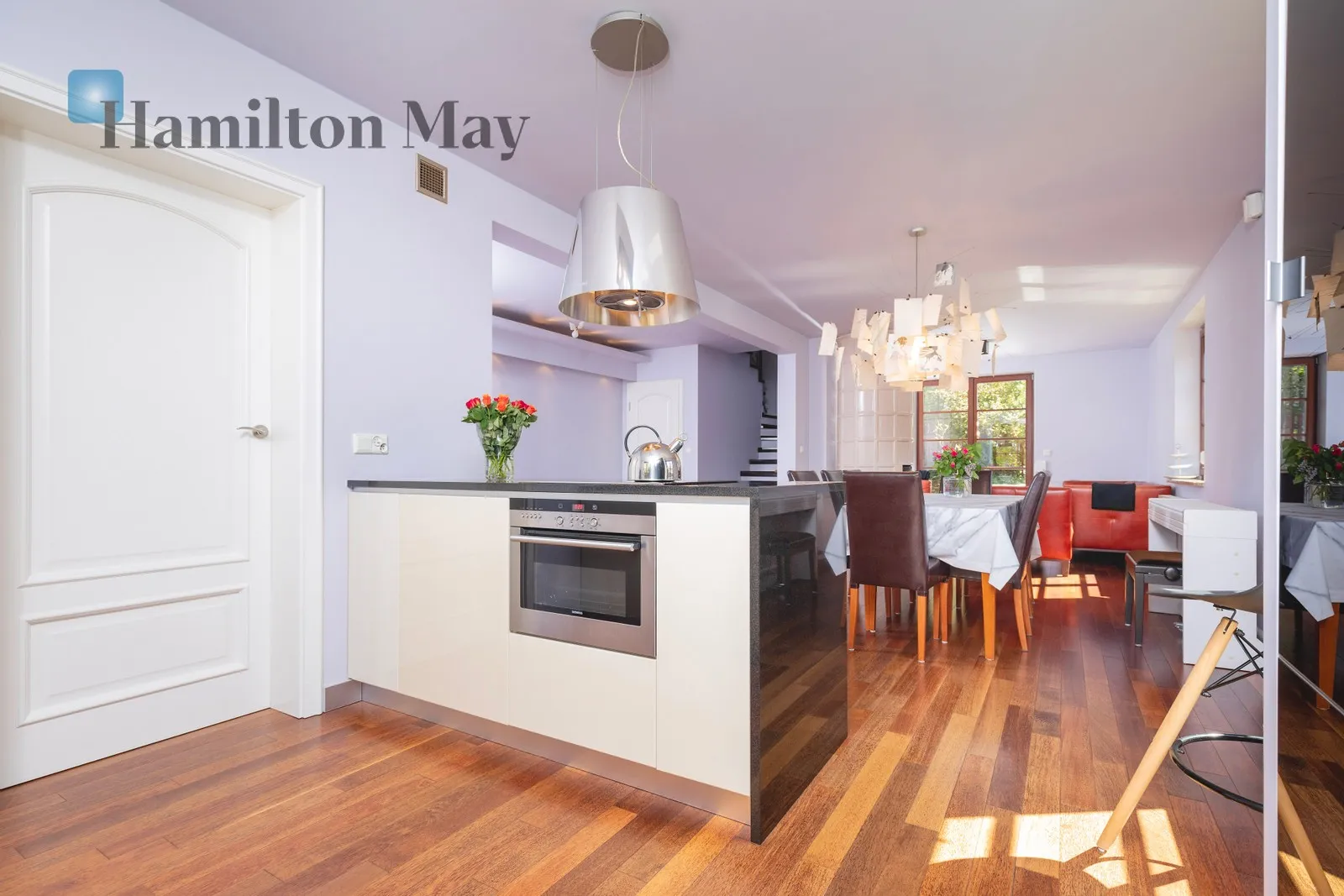 Distance to centre: 6.51 km Price: 7600 PLN Bedrooms: 4 Bathrooms: 1 Plot size: 374m2 Price/m2: 48 PLN - slider