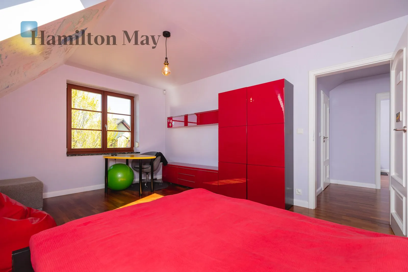 Distance to centre: 6.51 km Price: 7600 PLN Bedrooms: 4 Bathrooms: 1 Plot size: 374m2 - slider