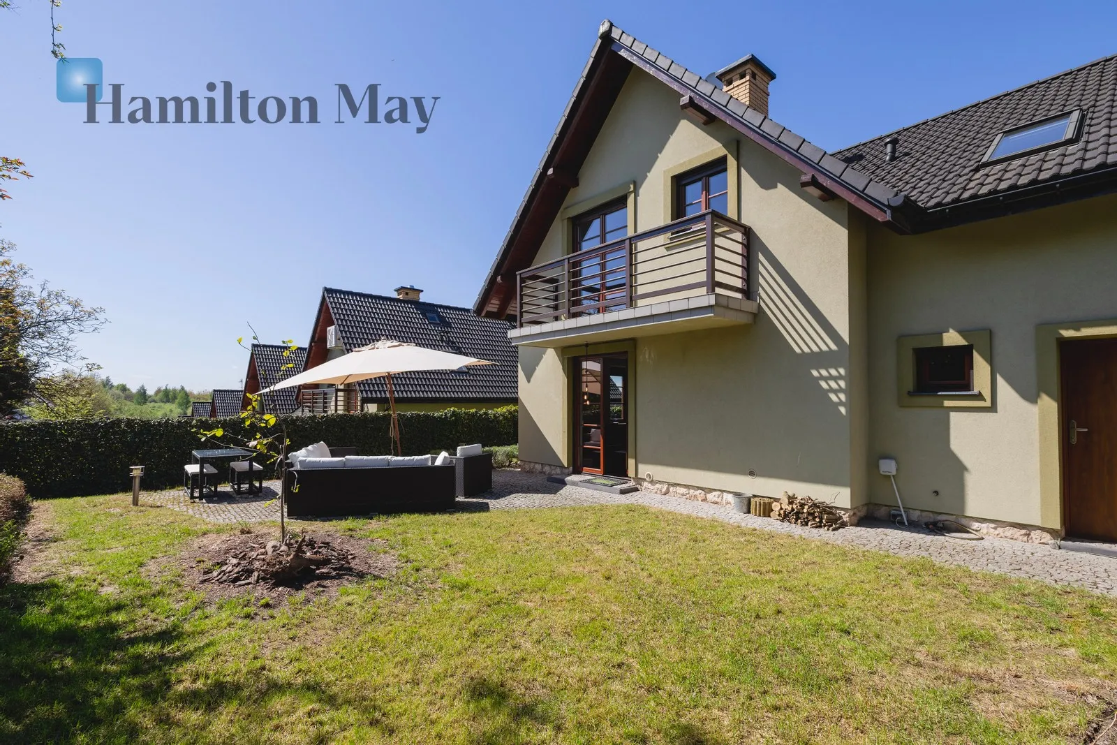 Price: 7600 PLN Bedrooms: 4 Bathrooms: 1 - slider