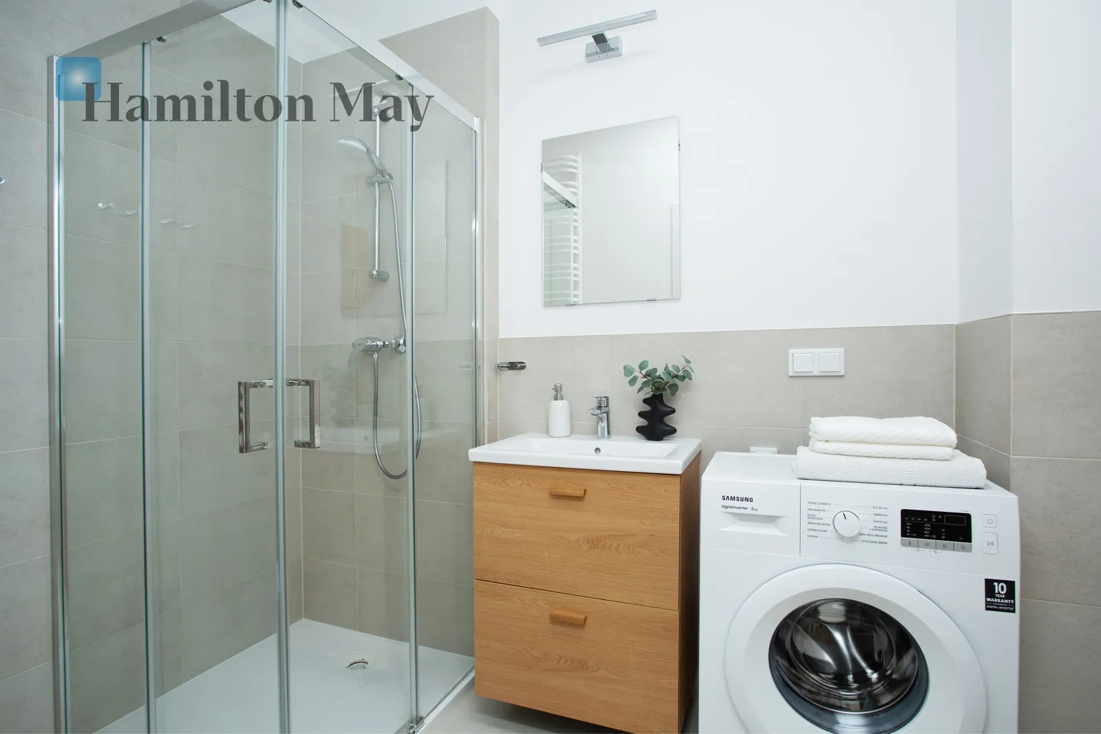 City: Kraków Street: Myśliwska Region: Podgórze Subregion: Płaszów Distance to centre: 4.69 km Price: 897000 PLN - slider